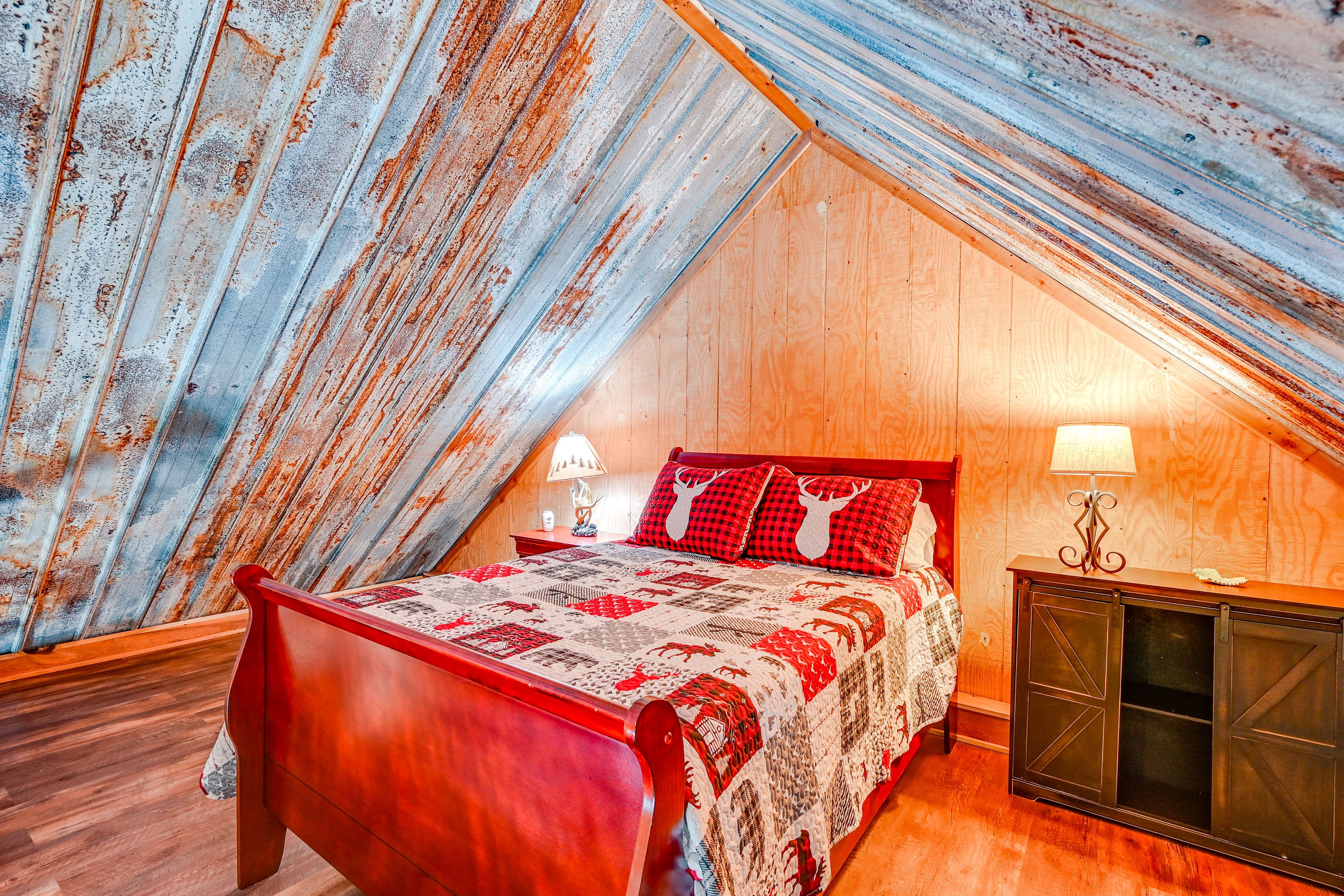 Loft | Full Bed | Linens Provided | 2nd Floor