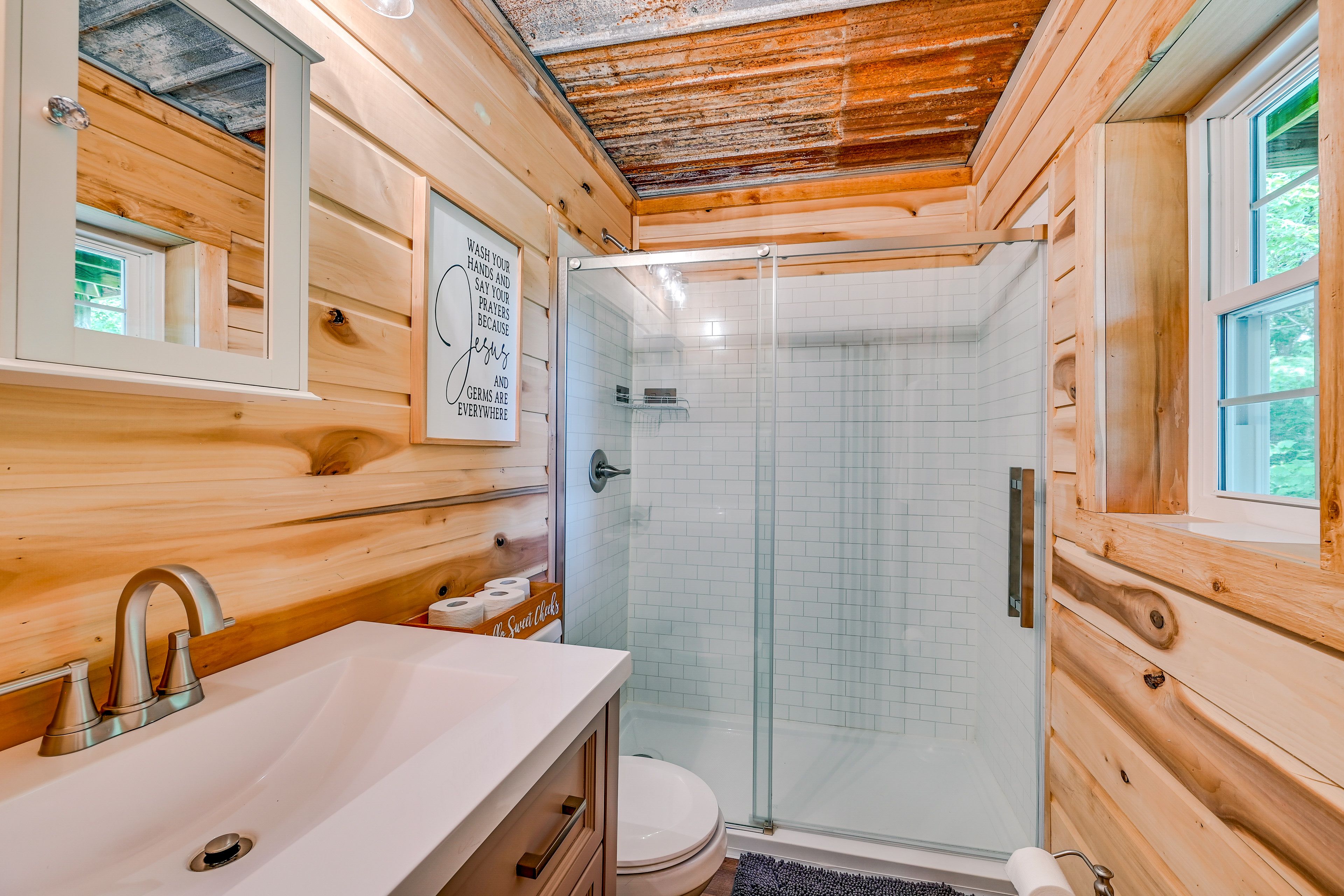 Full Bath | Towels | Hair Dryer | 1st Floor