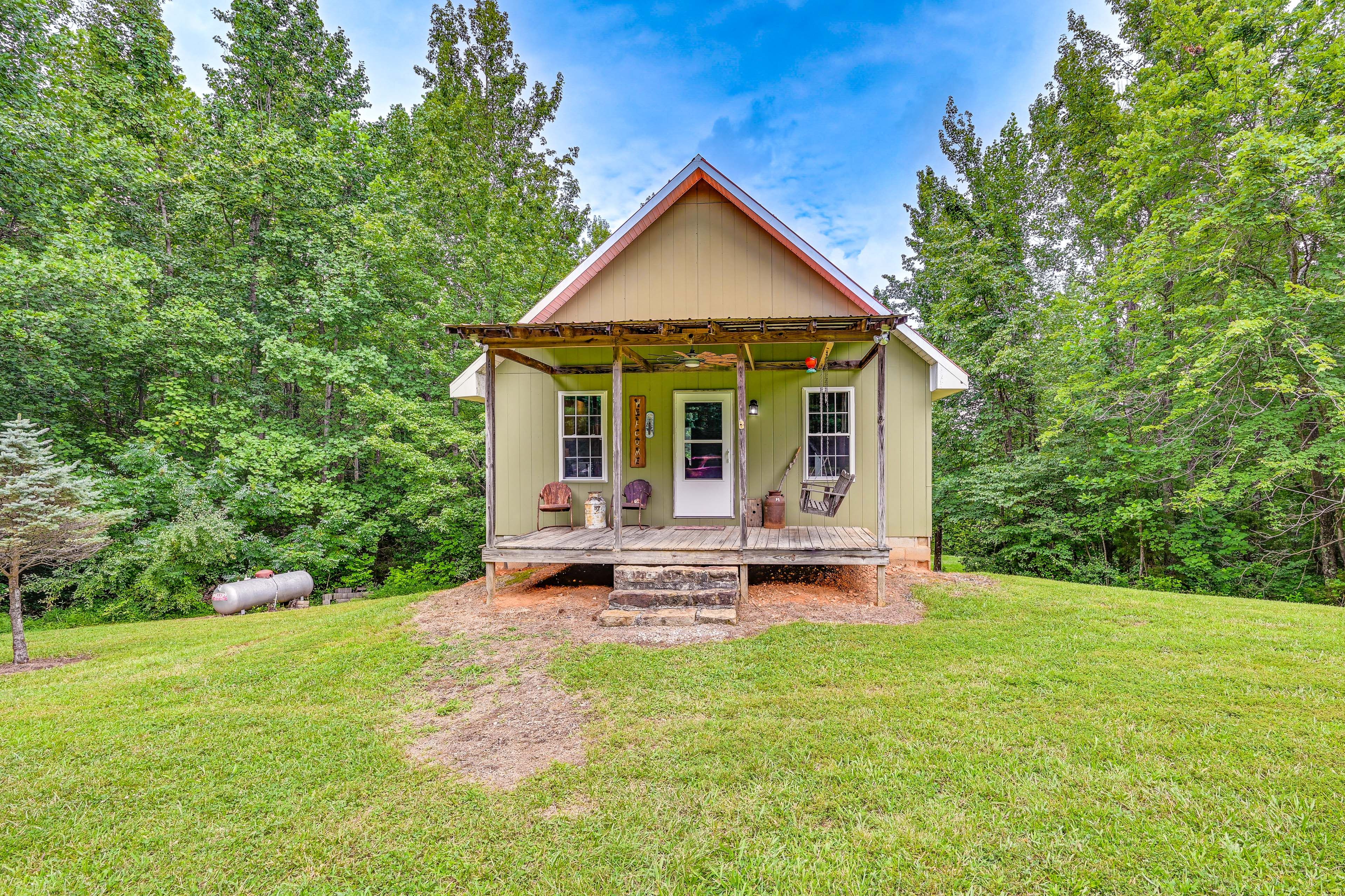 Lewisburg Vacation Rental | Studio | 1BA | 1,000 Sq Ft | 4 Steps to Enter
