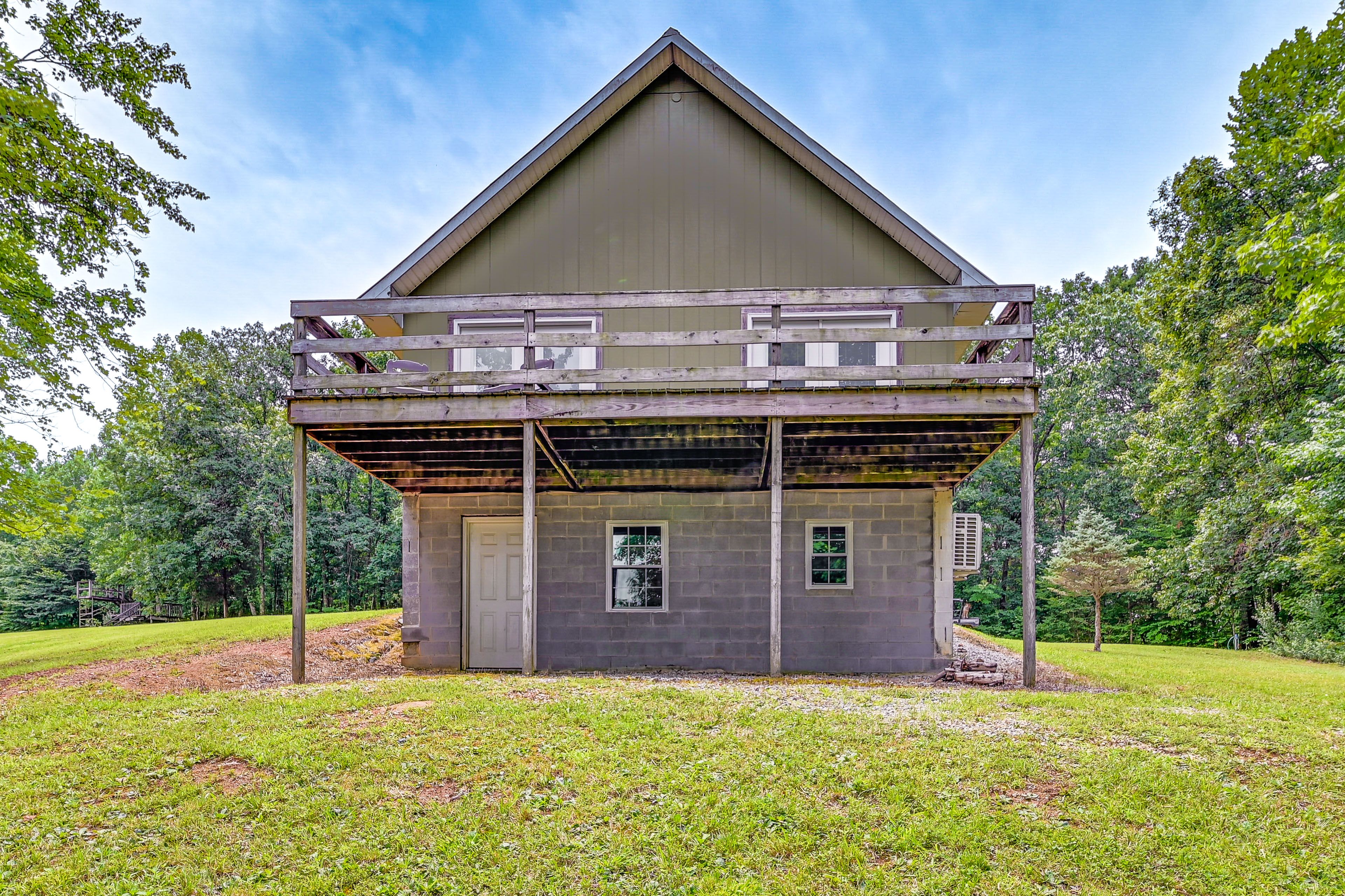 Yard Area | Fire Pit (Wood Provided) | Cornhole