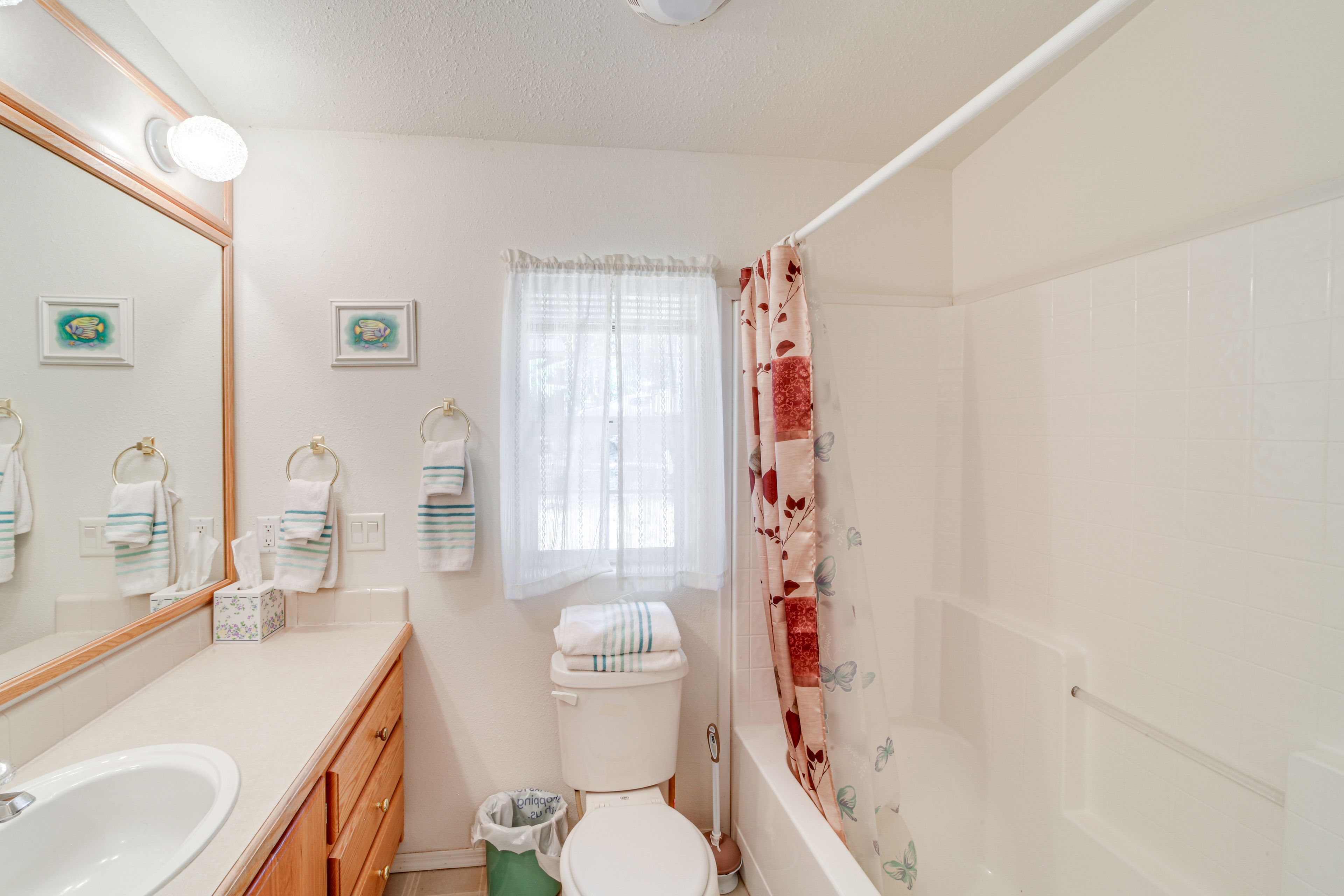 Bathroom | Complimentary Toiletries | Towels Provided
