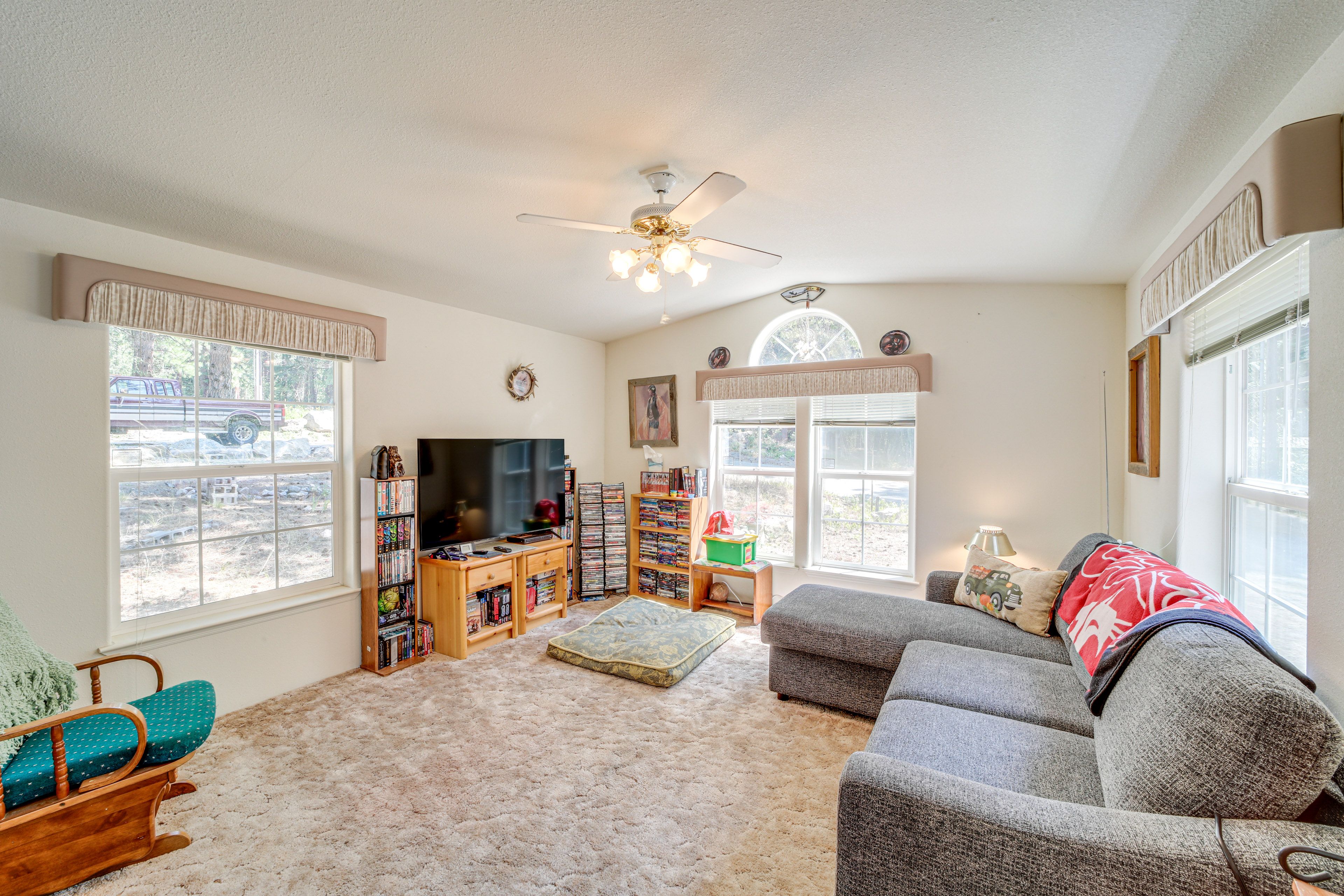 Living Room | Full Sleeper Sofa | Central Heating | Smart TV