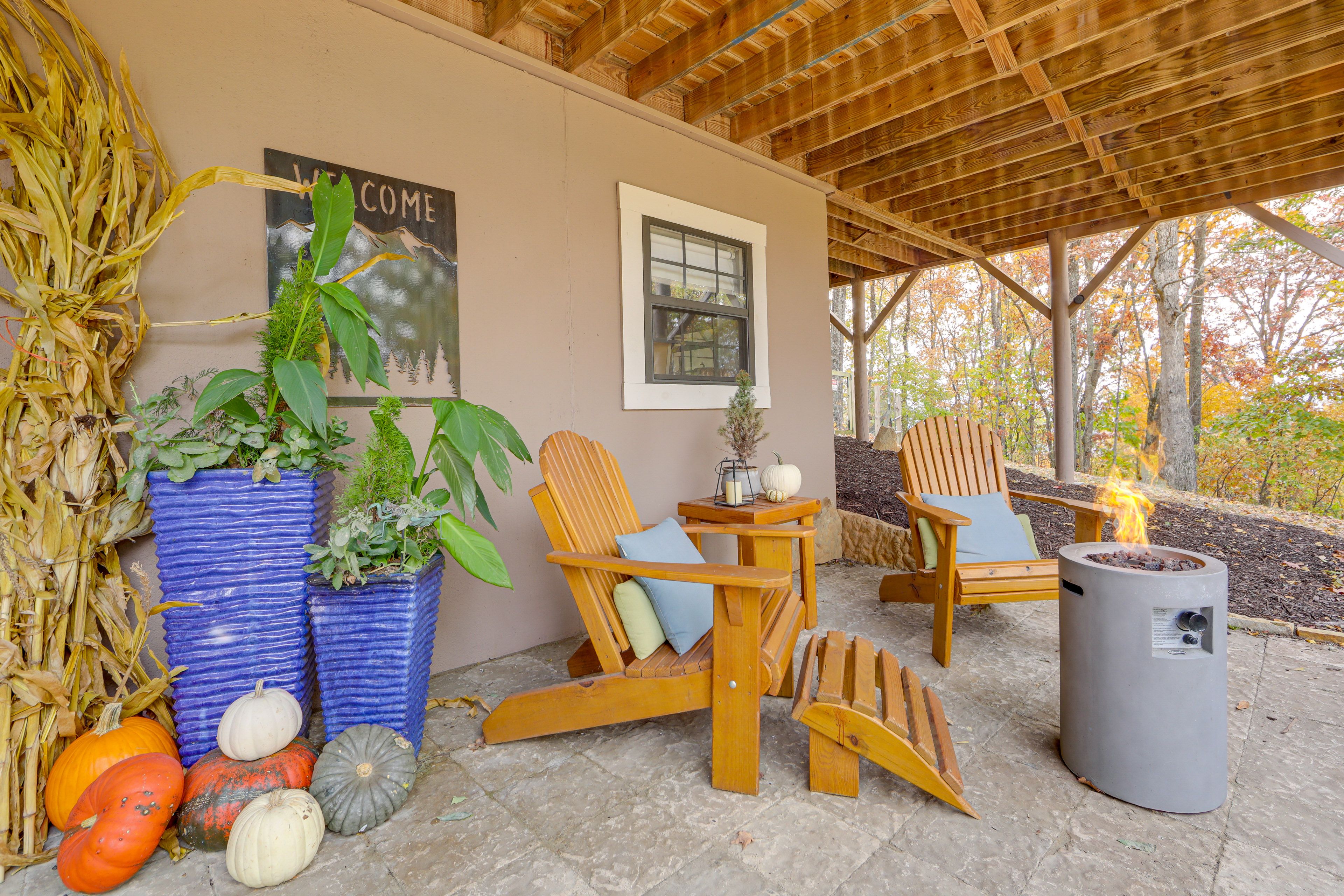 Covered Patio | Gas Fire Pit