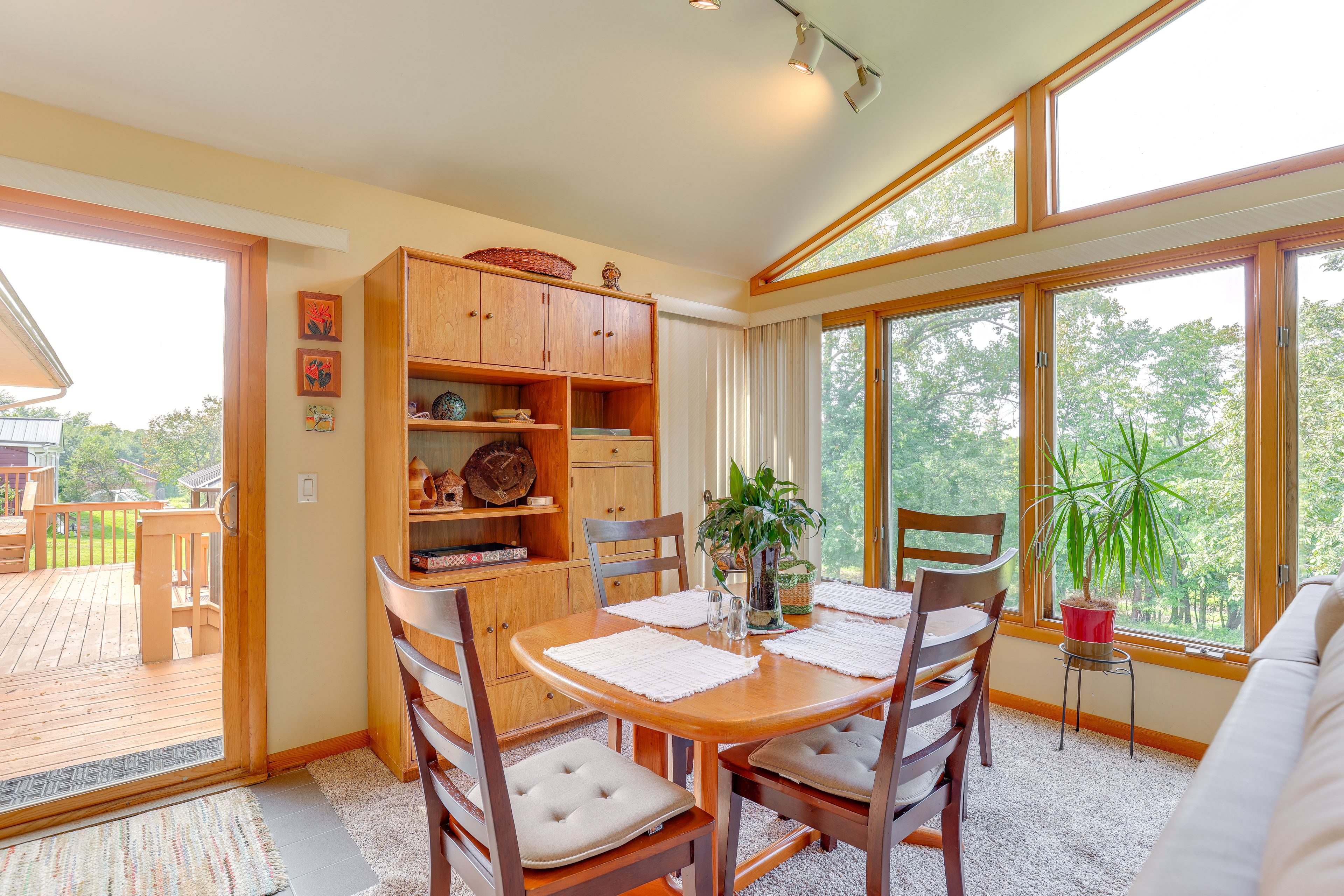 Dining Area | Main Level | Dishware & Flatware