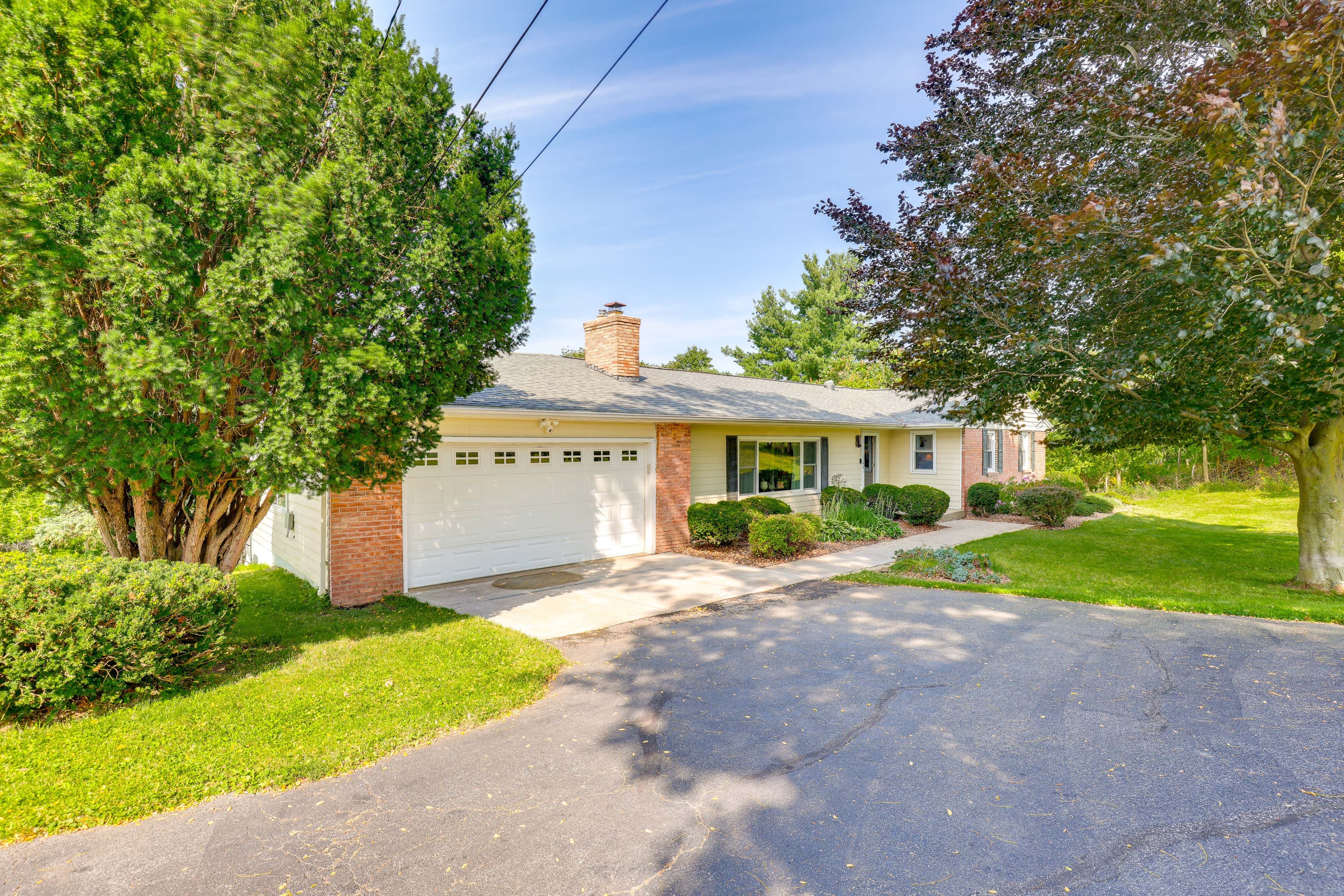 Parking | Driveway (3 Vehicles)