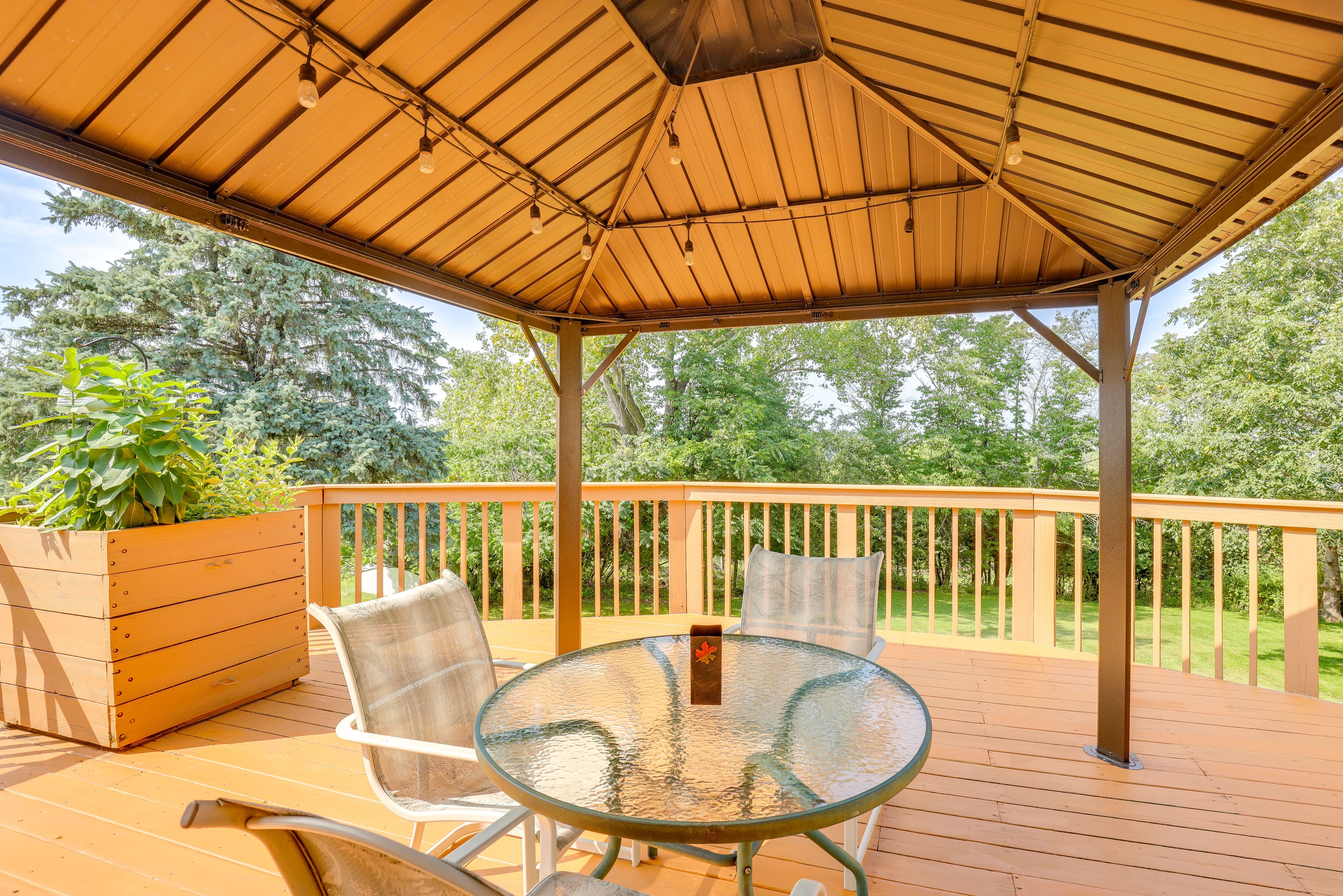 Furnished Deck | Pergola
