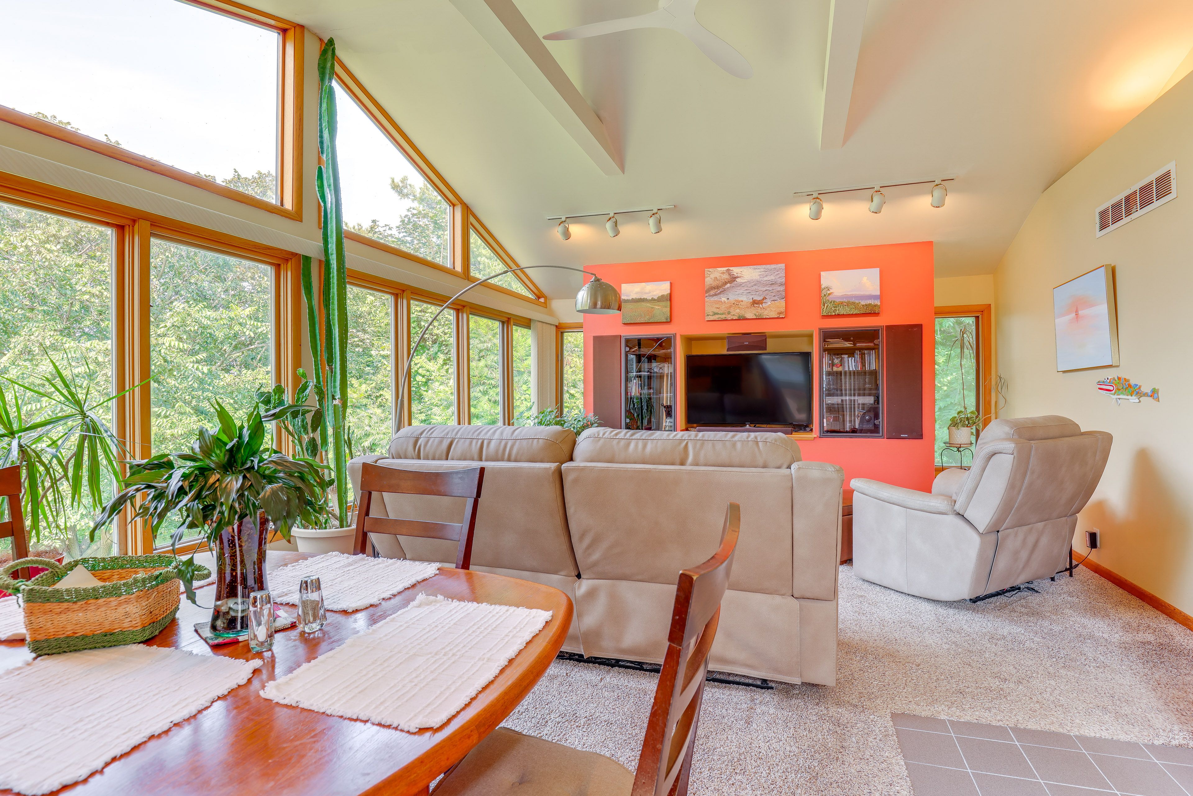 Living Room | Main Level | Flat-screen TV w/ TiVo DVR | Free WiFi