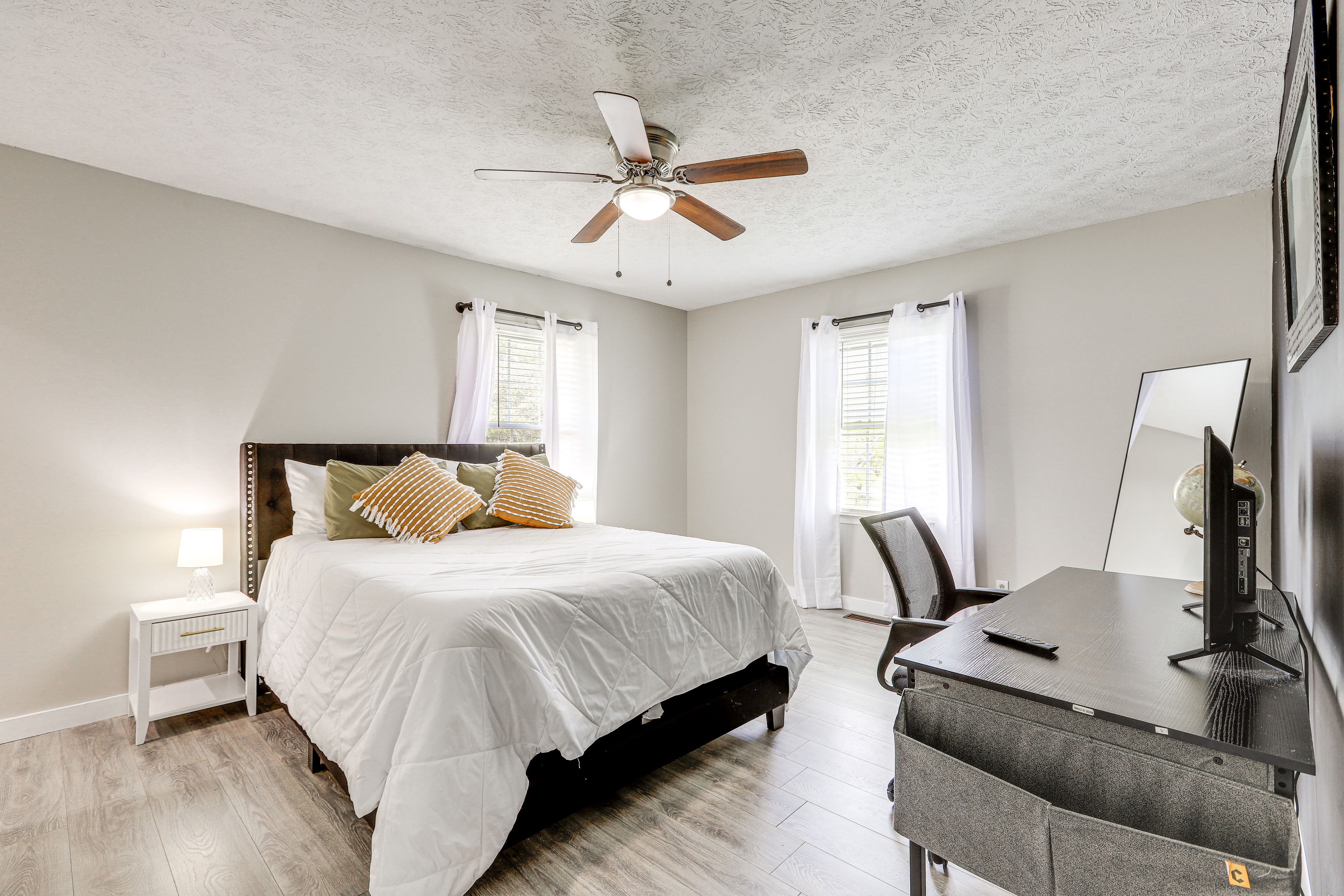 Bedroom 1 | 2nd Floor | Queen Bed | Smart TV
