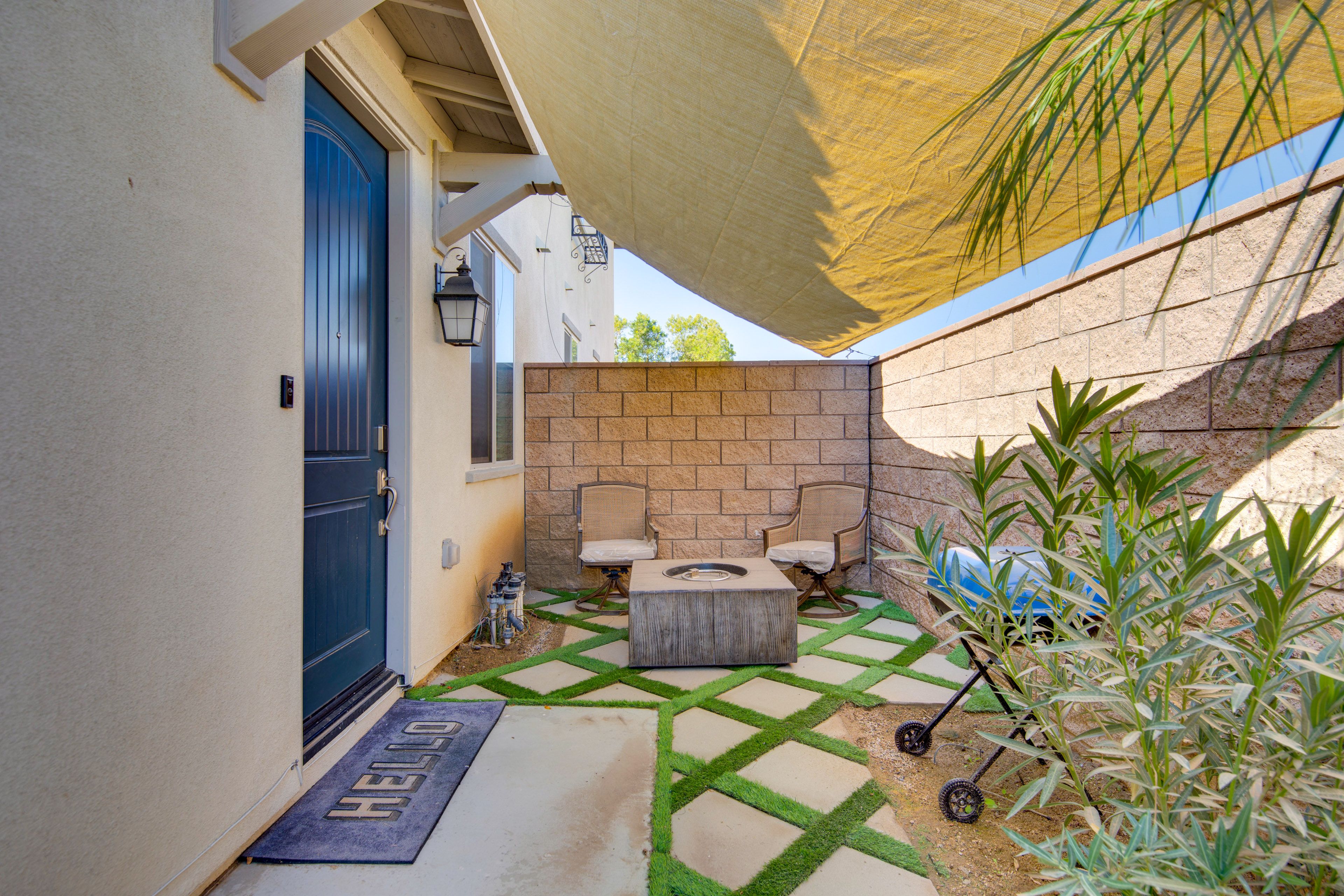 Private Patio | Charcoal Grill