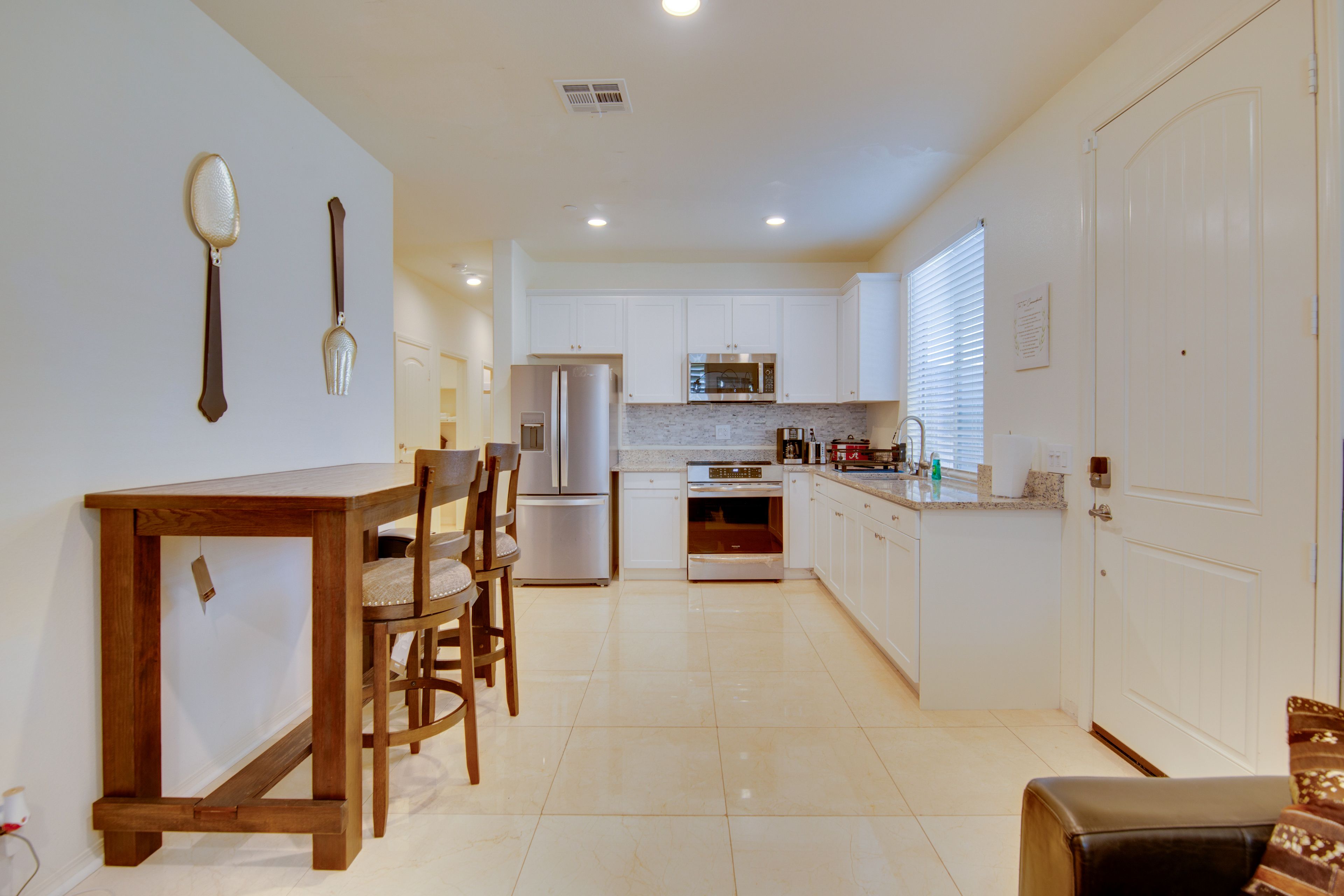 Kitchen | Dining Area | Free WiFi | Central Air Conditioning/Heat