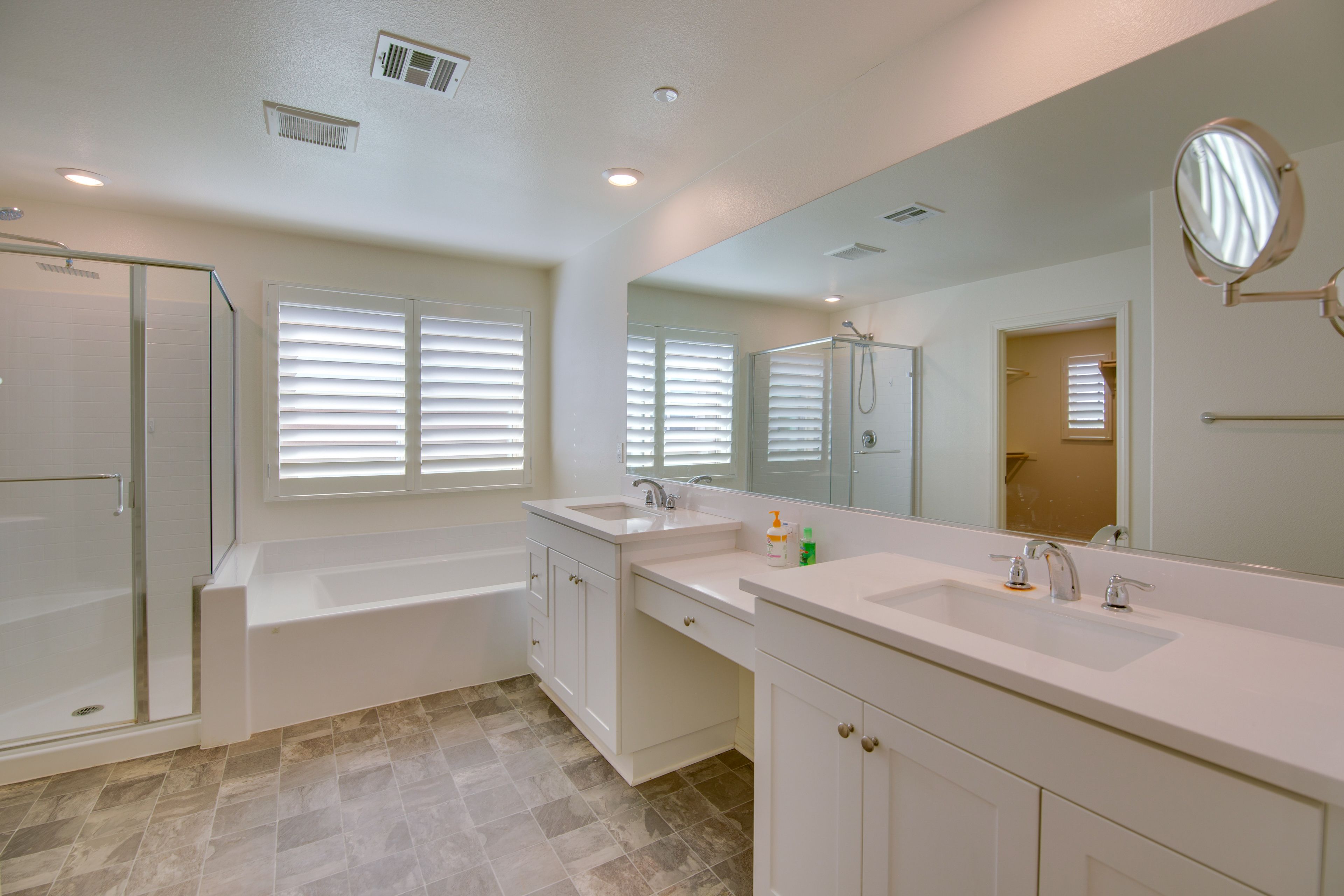 En-Suite Bathroom | Towels Provided | 2nd Floor