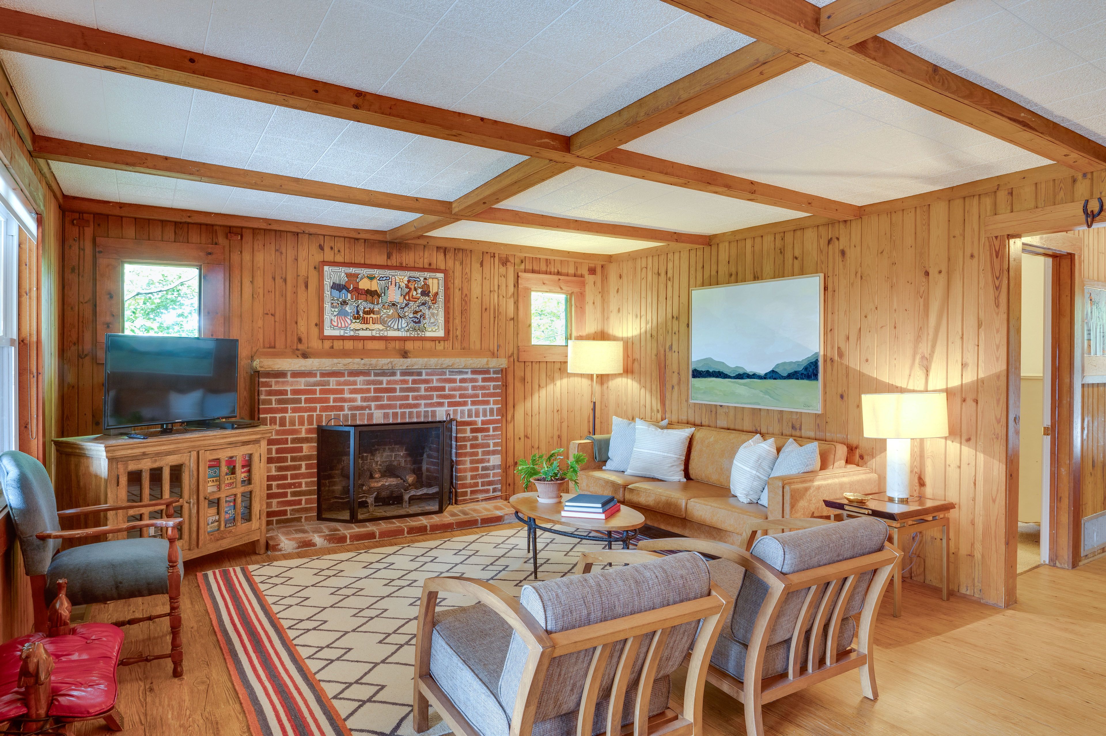 Living Room | Indoor Fireplace | Free WiFi | Smart TV