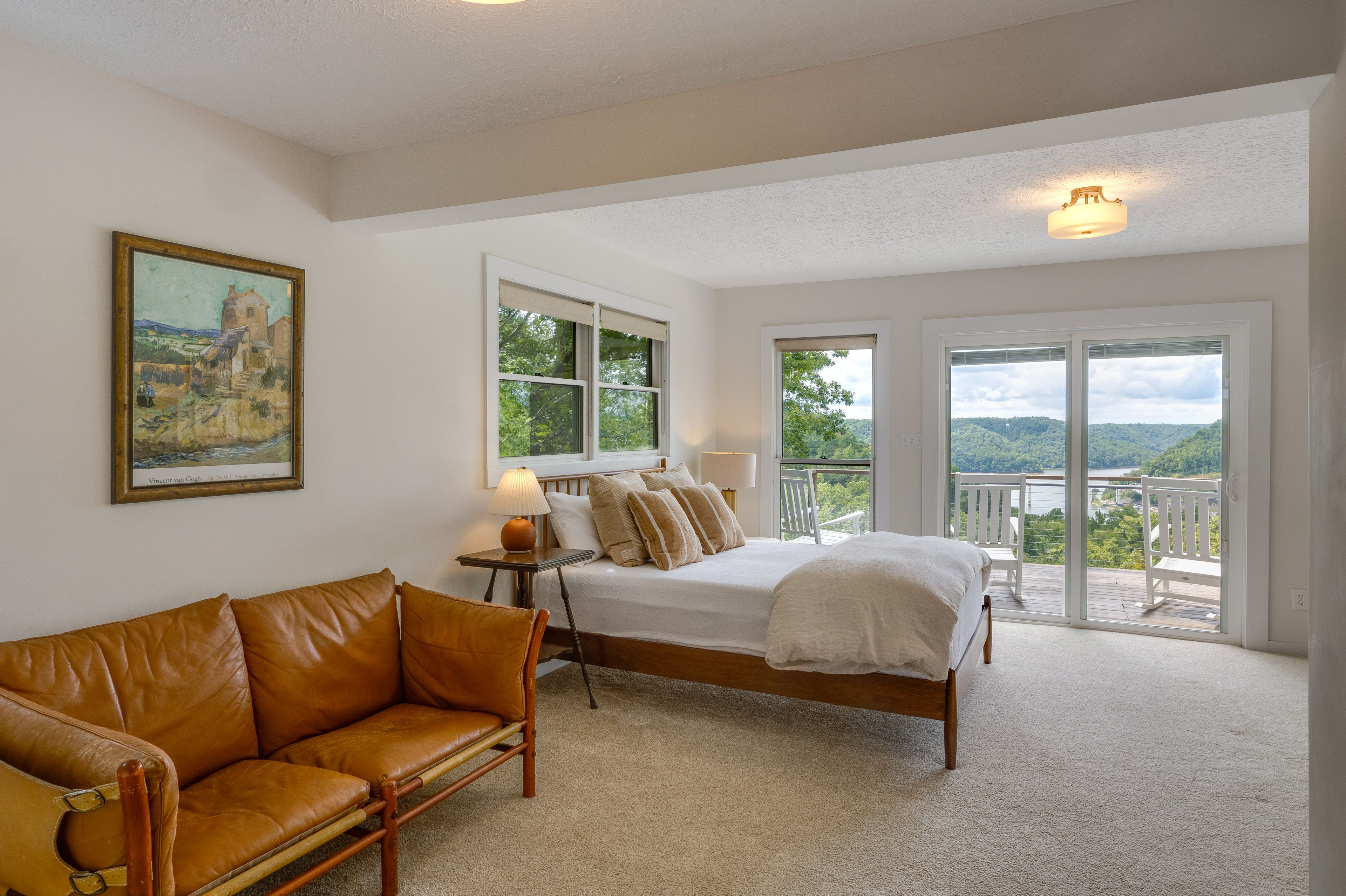 Bedroom 1 | Queen Bed | Smart TV