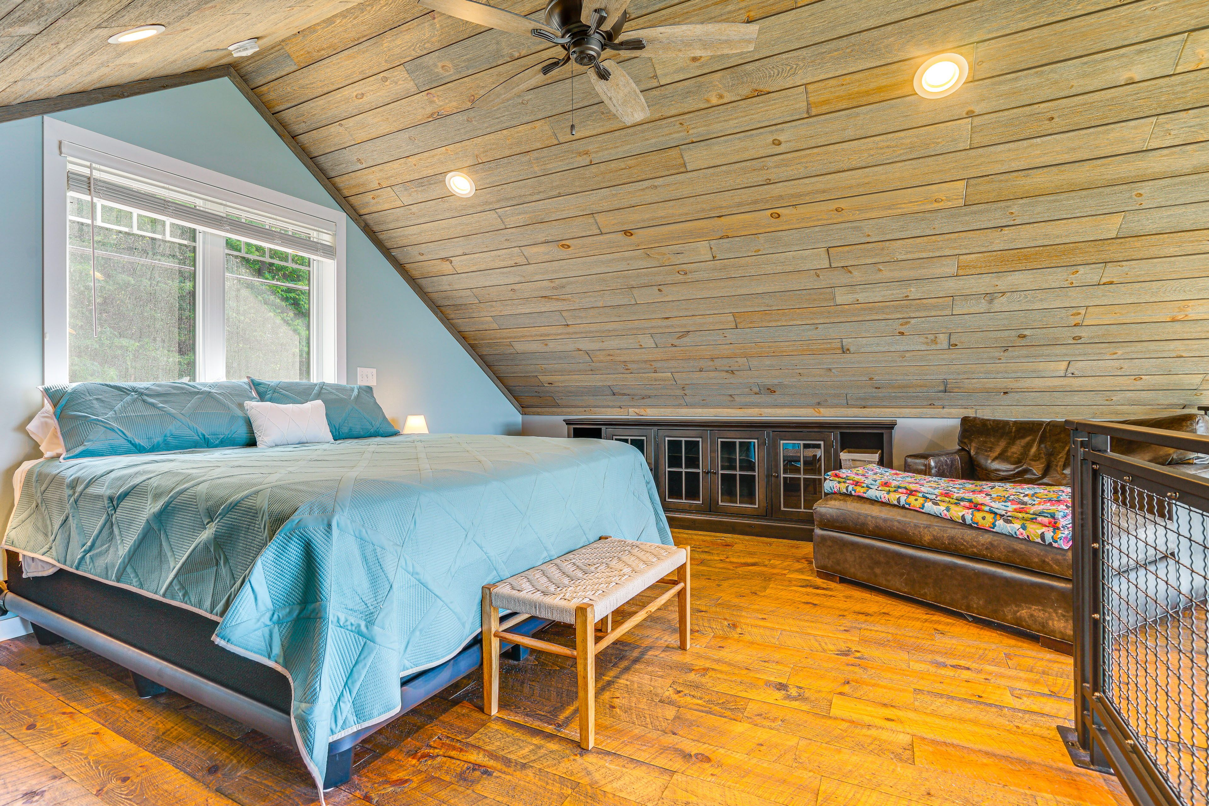 Loft | King Bed | Upper Level