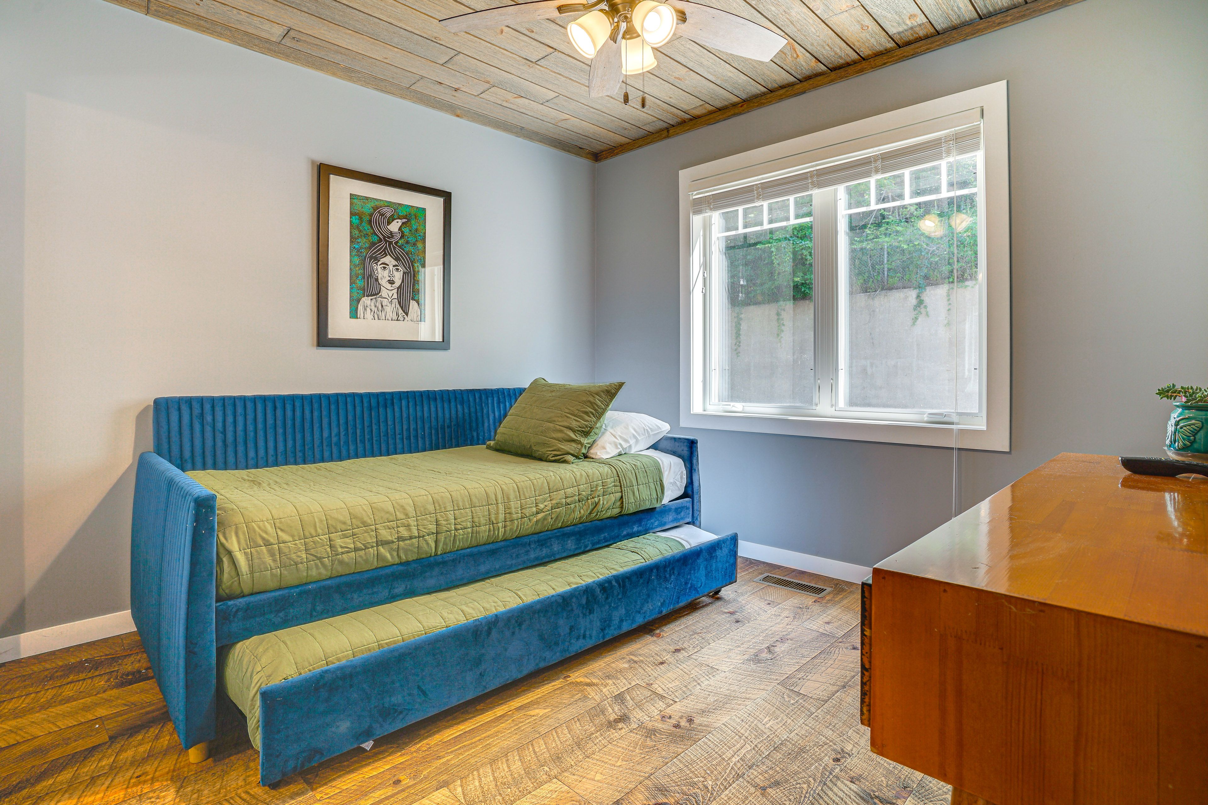 Bedroom 2 | Twin Daybed w/ Twin Trundle | Smart TV | Main Level