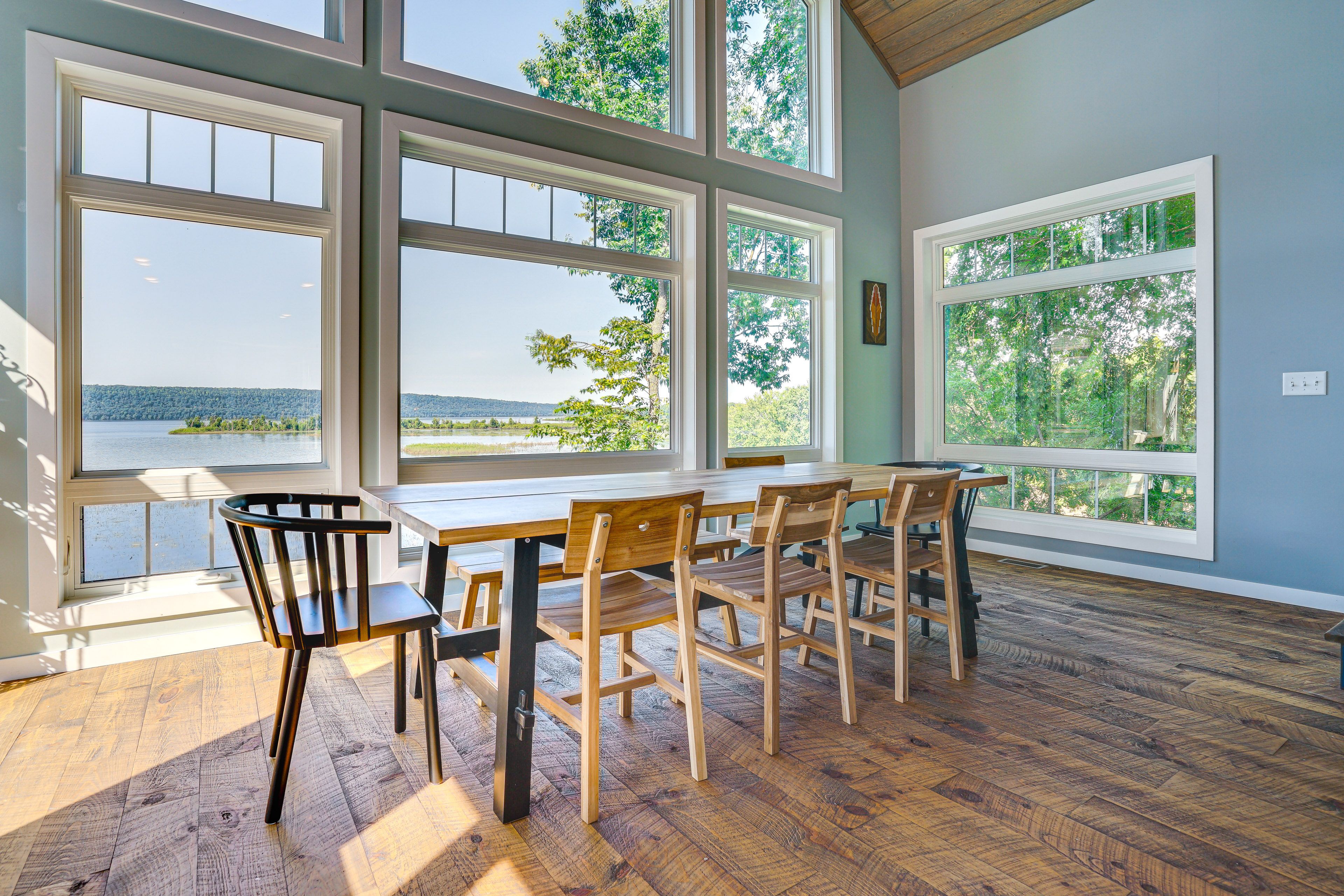 Dining Area | Lake Pepin Views | Main Level