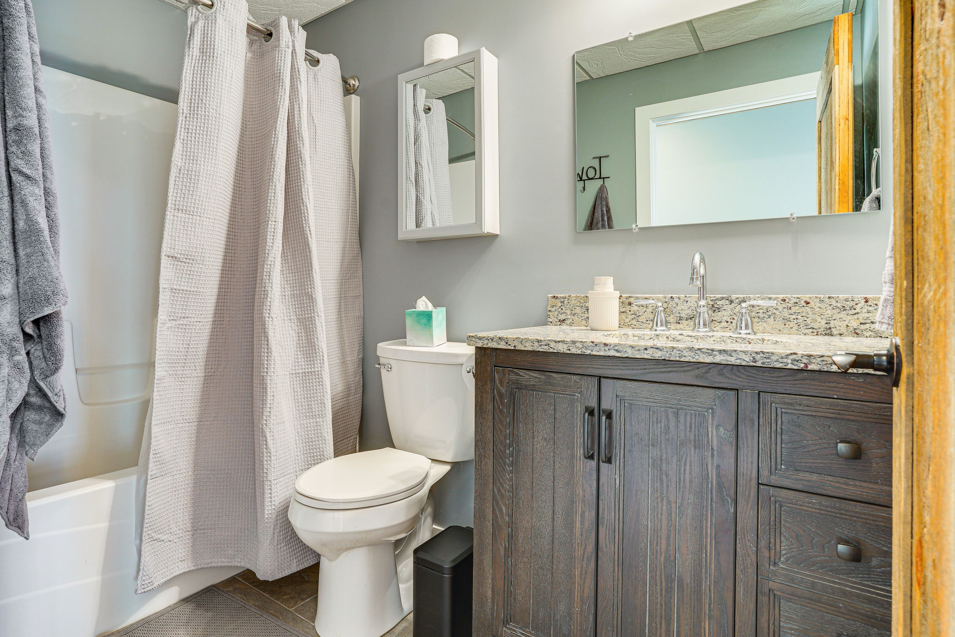 Full Bathroom | Main Level