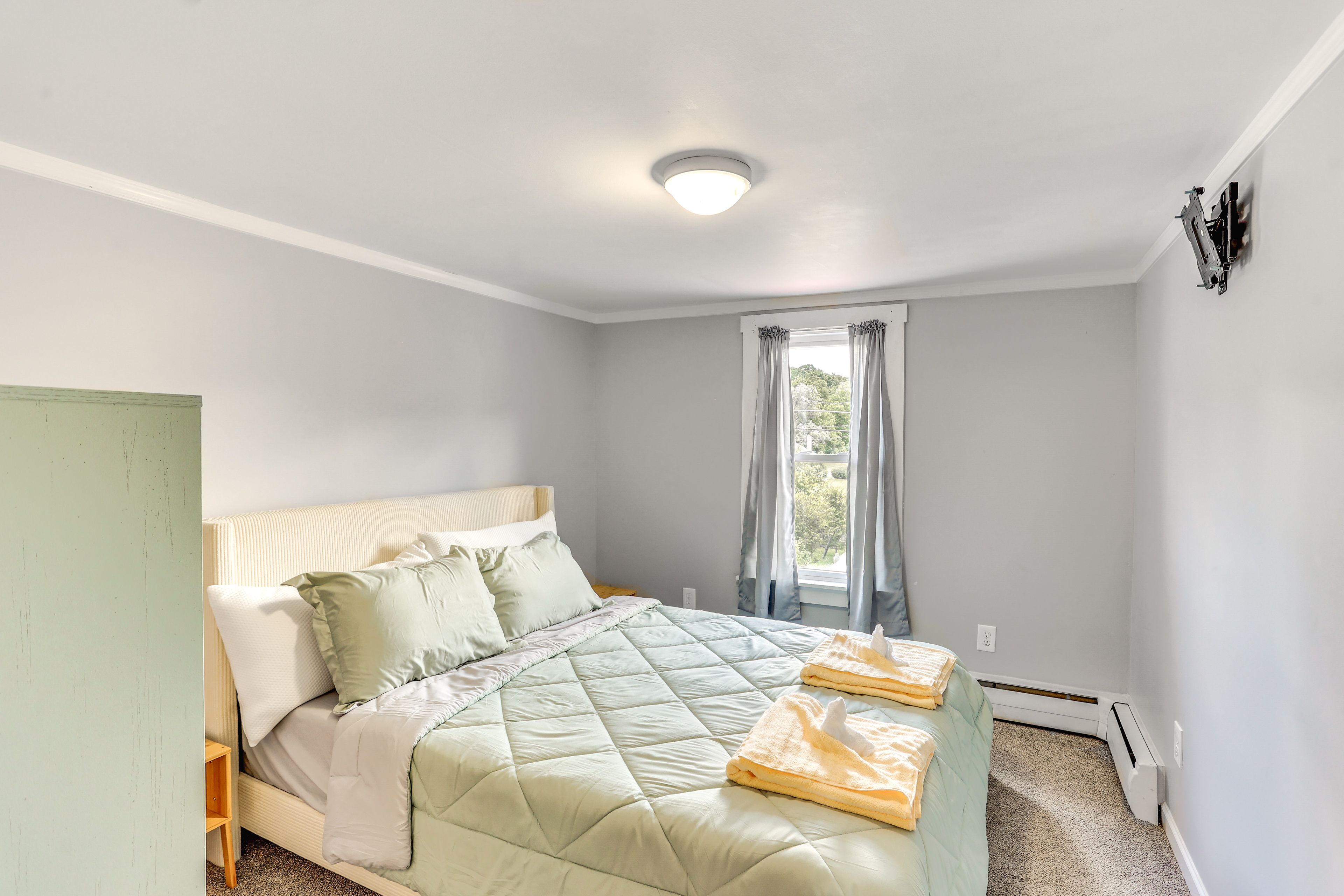 Bedroom 2 | Queen Bed | 2nd Floor