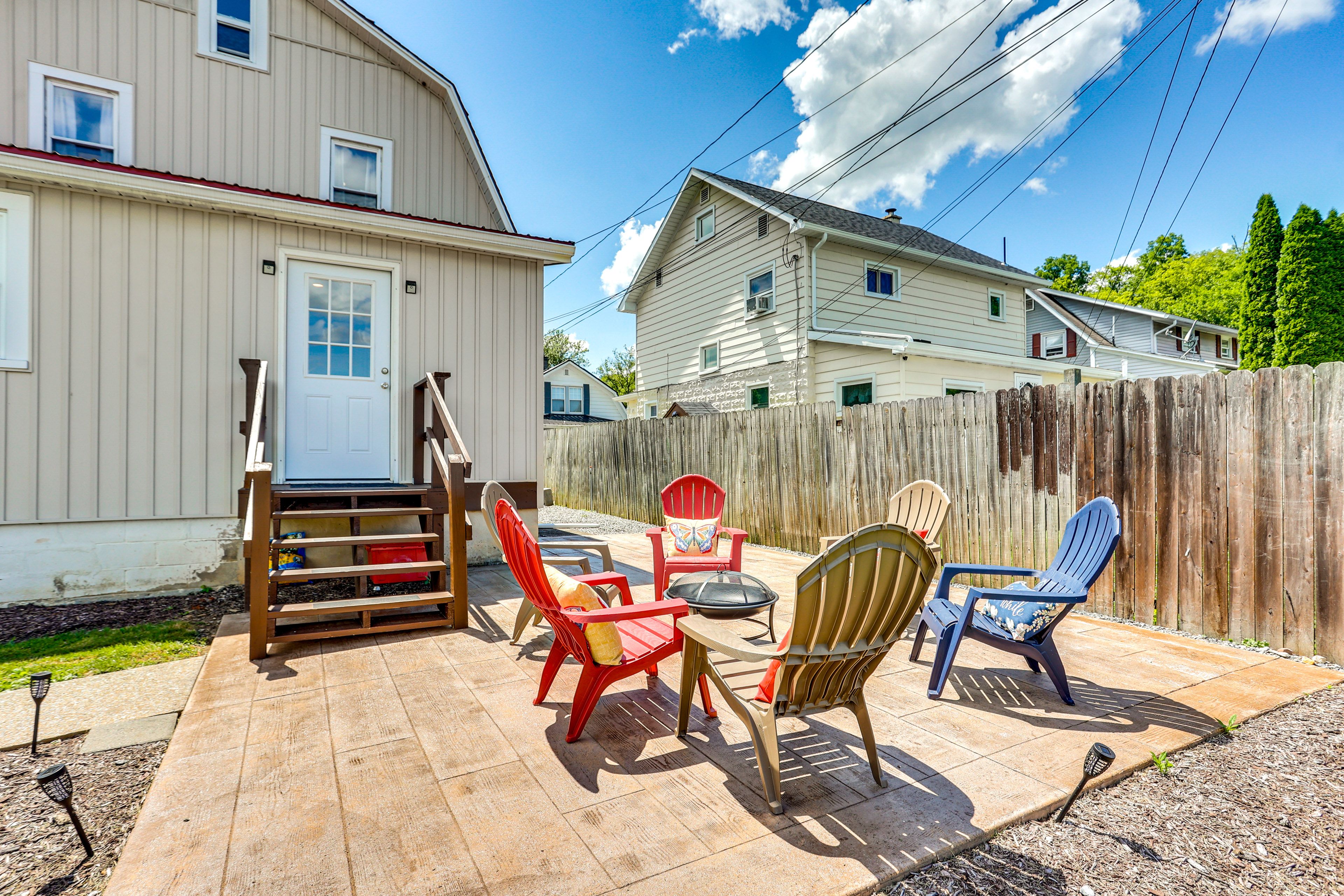 Private Patio | Fire Pit | Outdoor Seating
