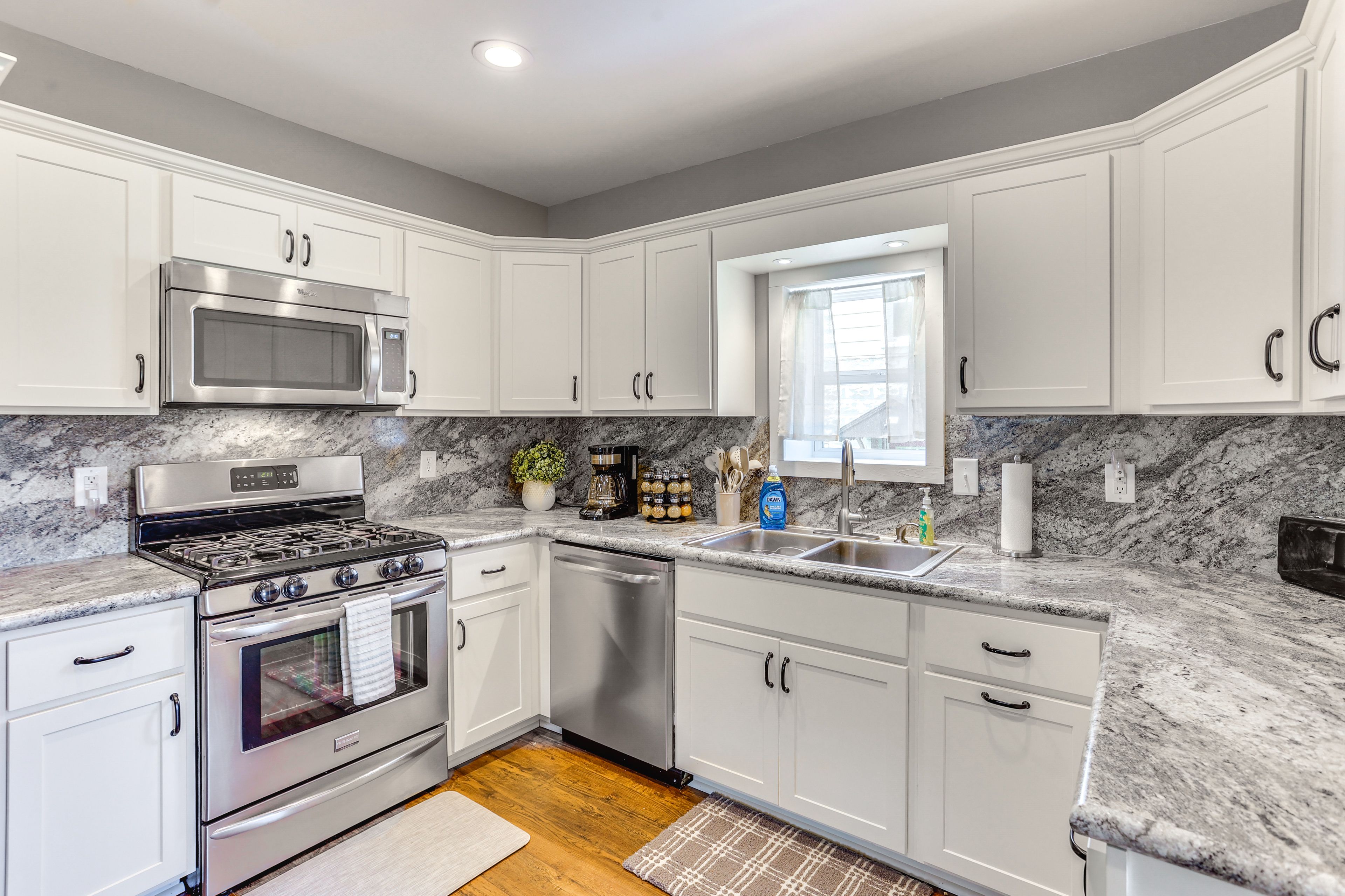 Kitchen | Dishwasher | Toaster | 1st Floor