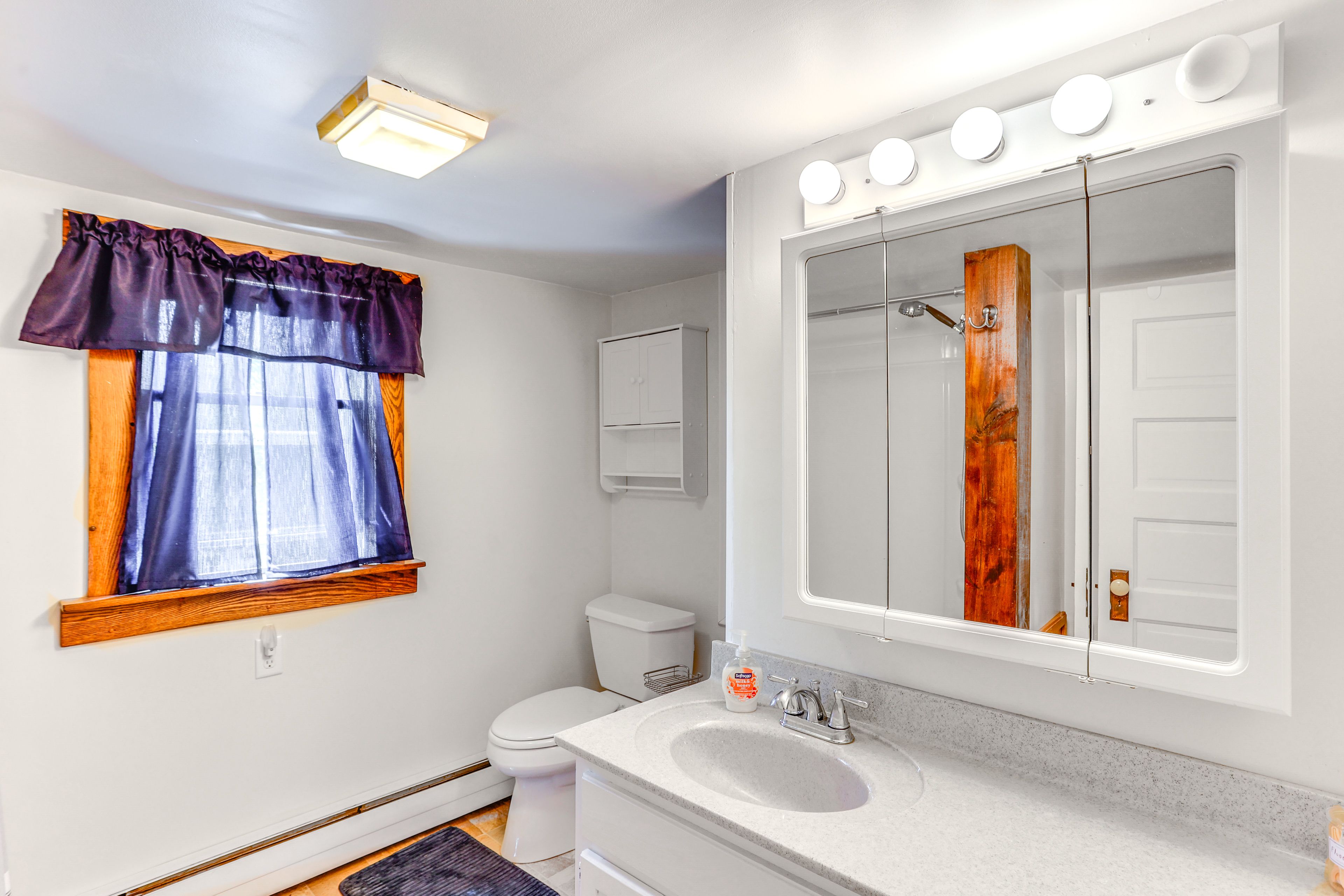 Bathroom | Complimentary Toiletries | 2nd Floor