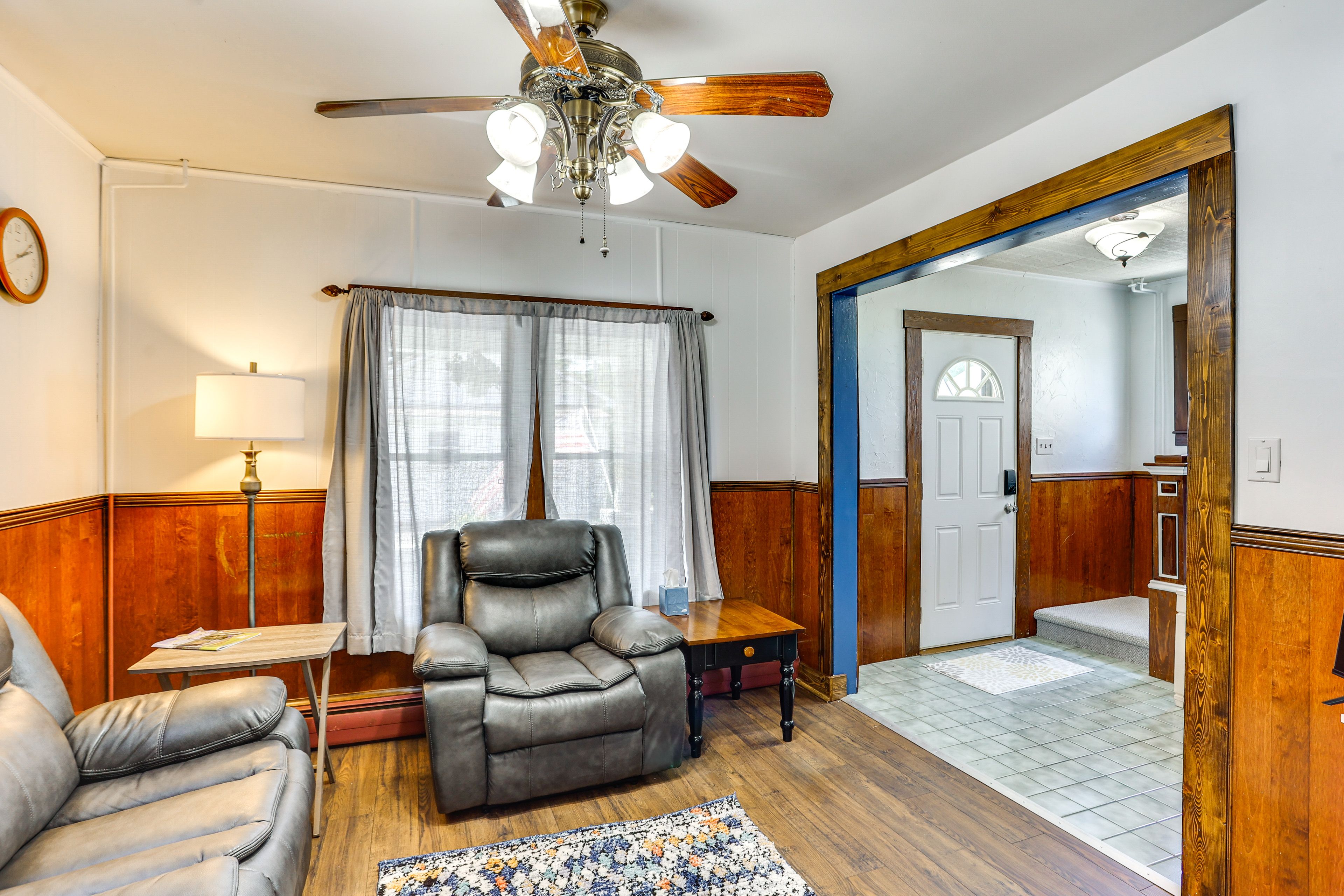 Living Room | Smart TV | Free WiFi