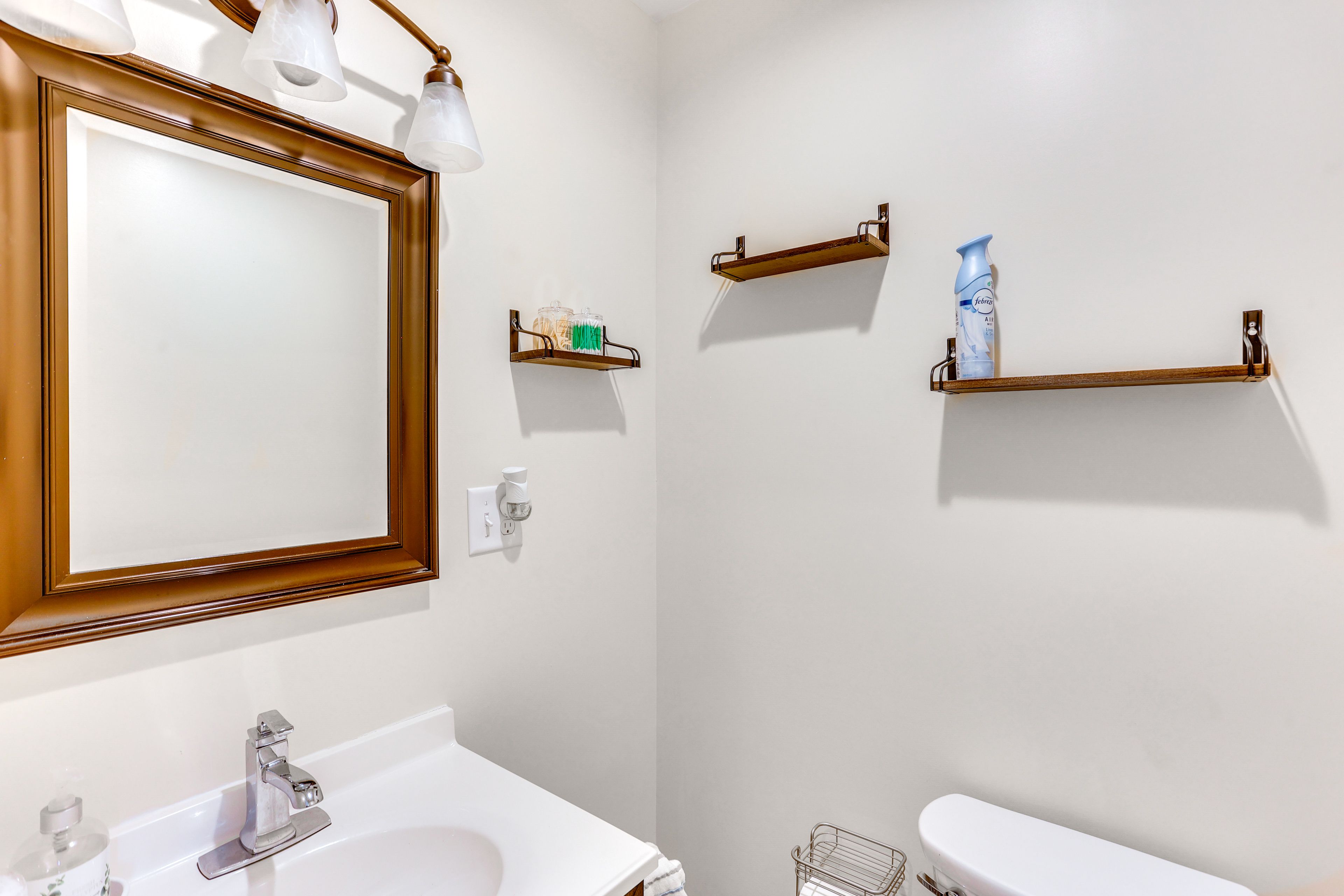 Half Bathroom | 1st Floor