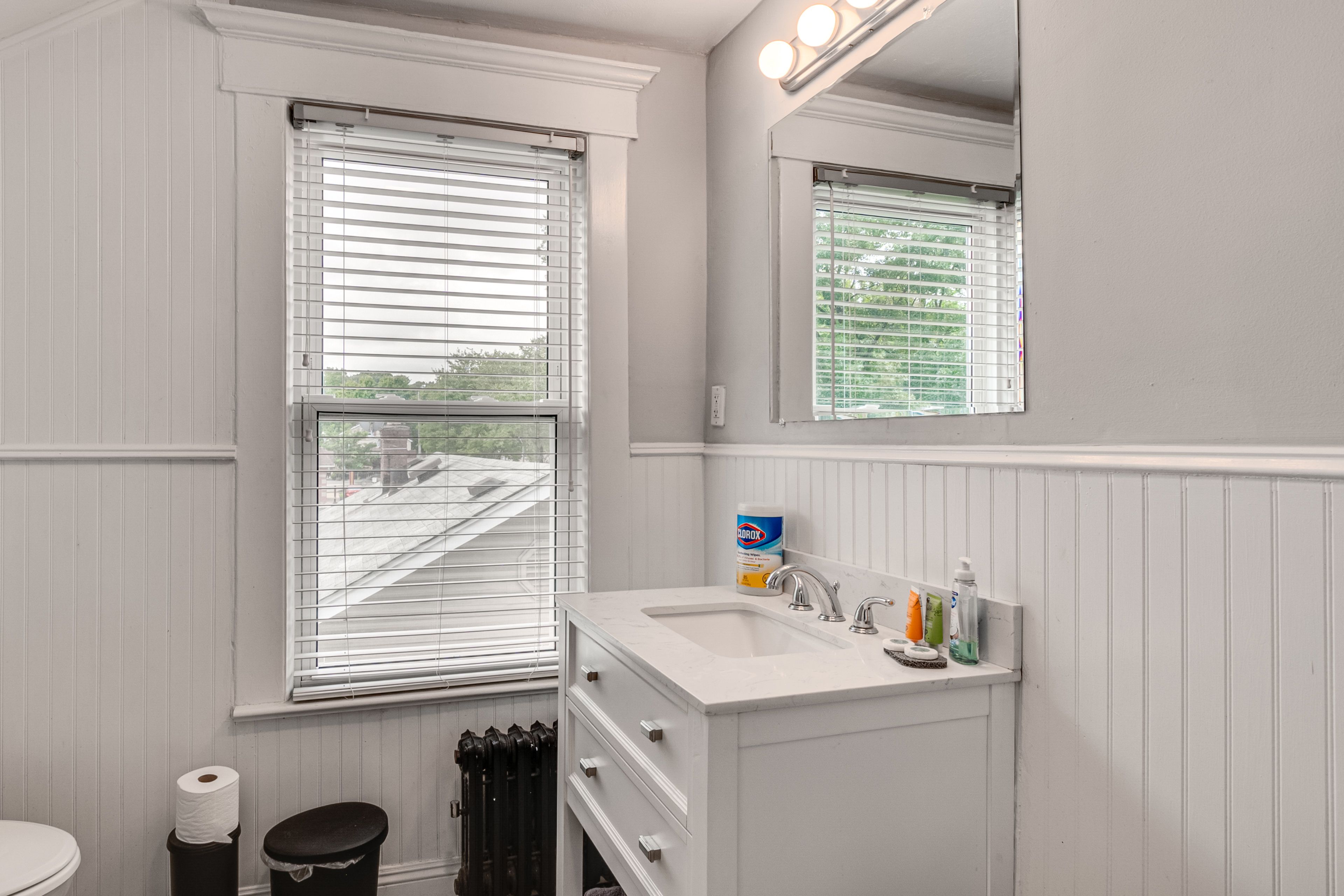Full Bath | Towels | Complimentary Toiletries | 2nd Floor
