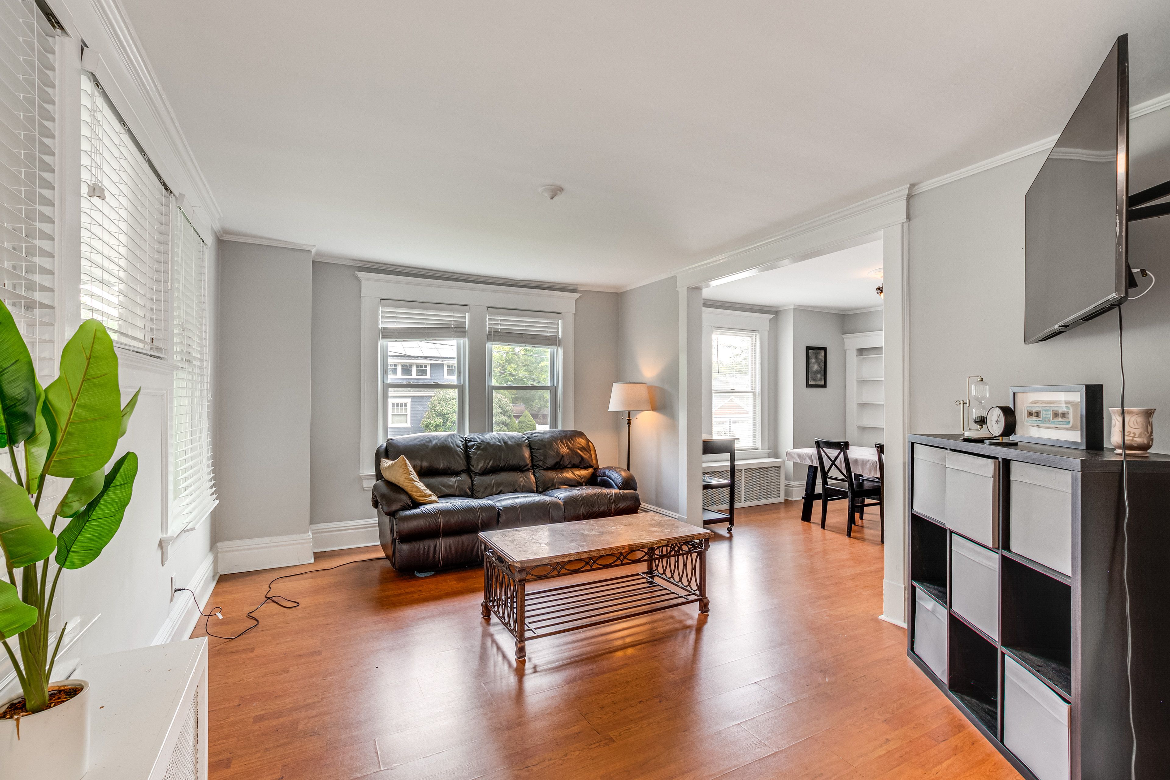 Living Room | Smart TV | Free WiFi