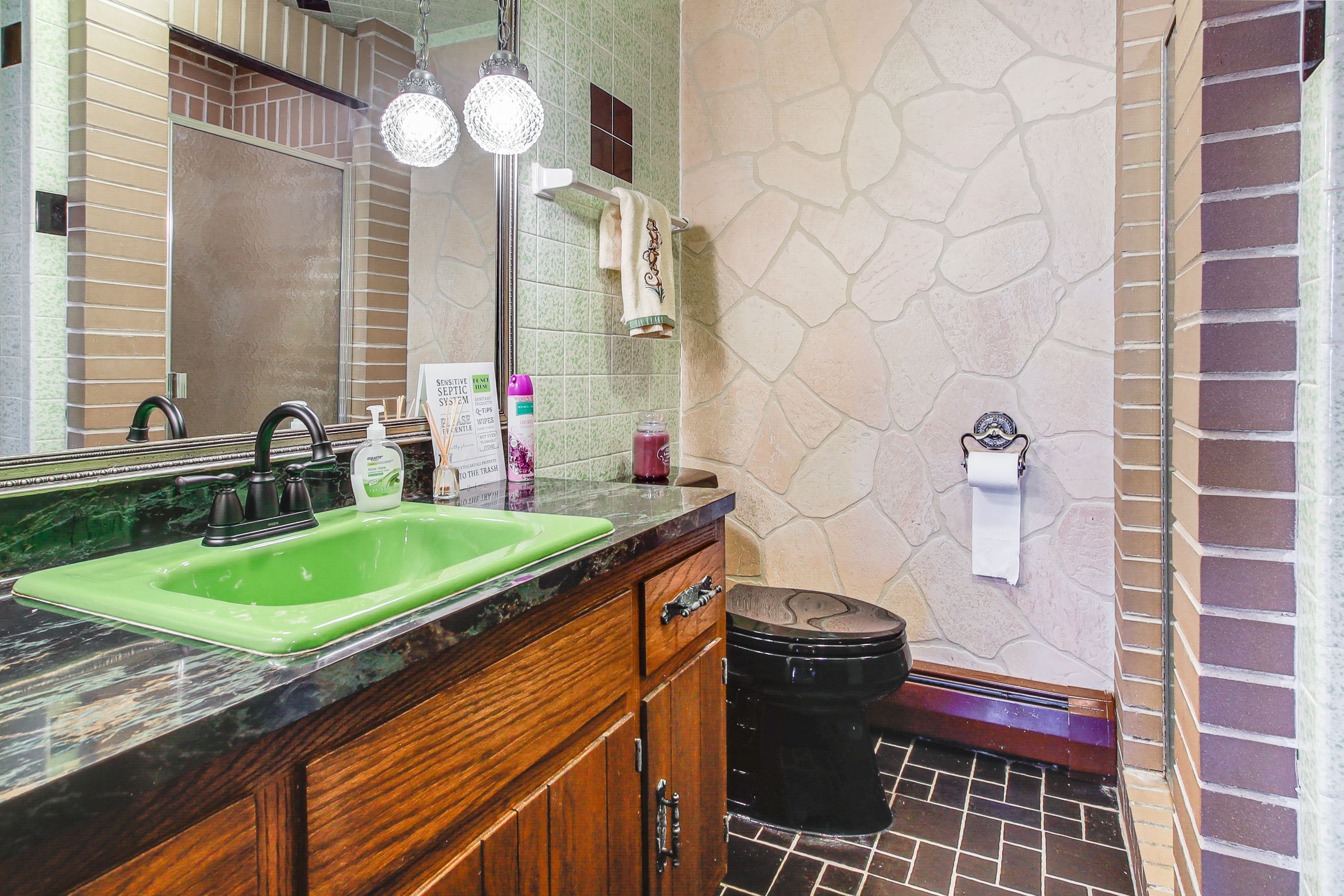 Full Bathroom | Complimentary Toiletries | Lower Level