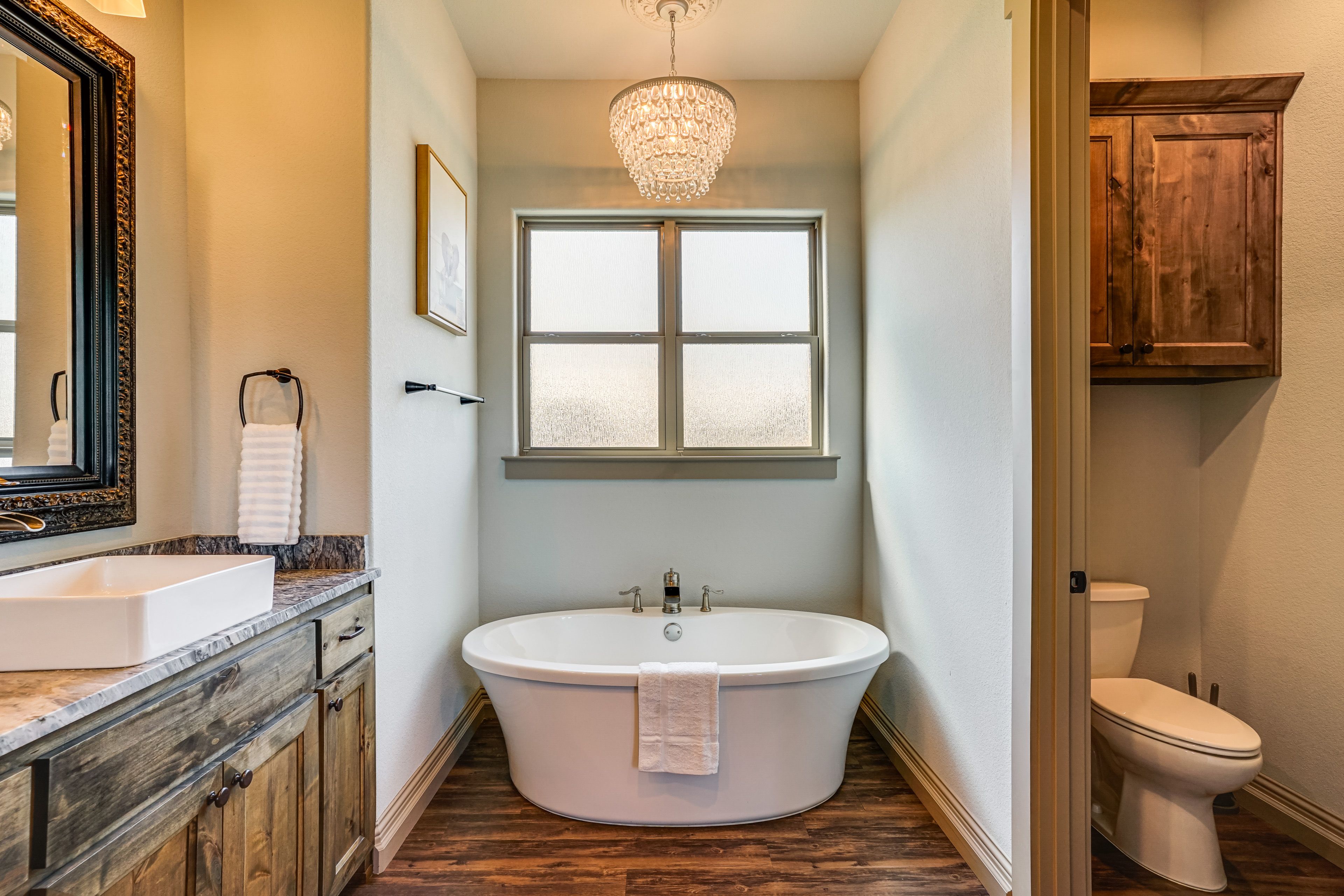 Full Bathroom | Shower | 1st Floor