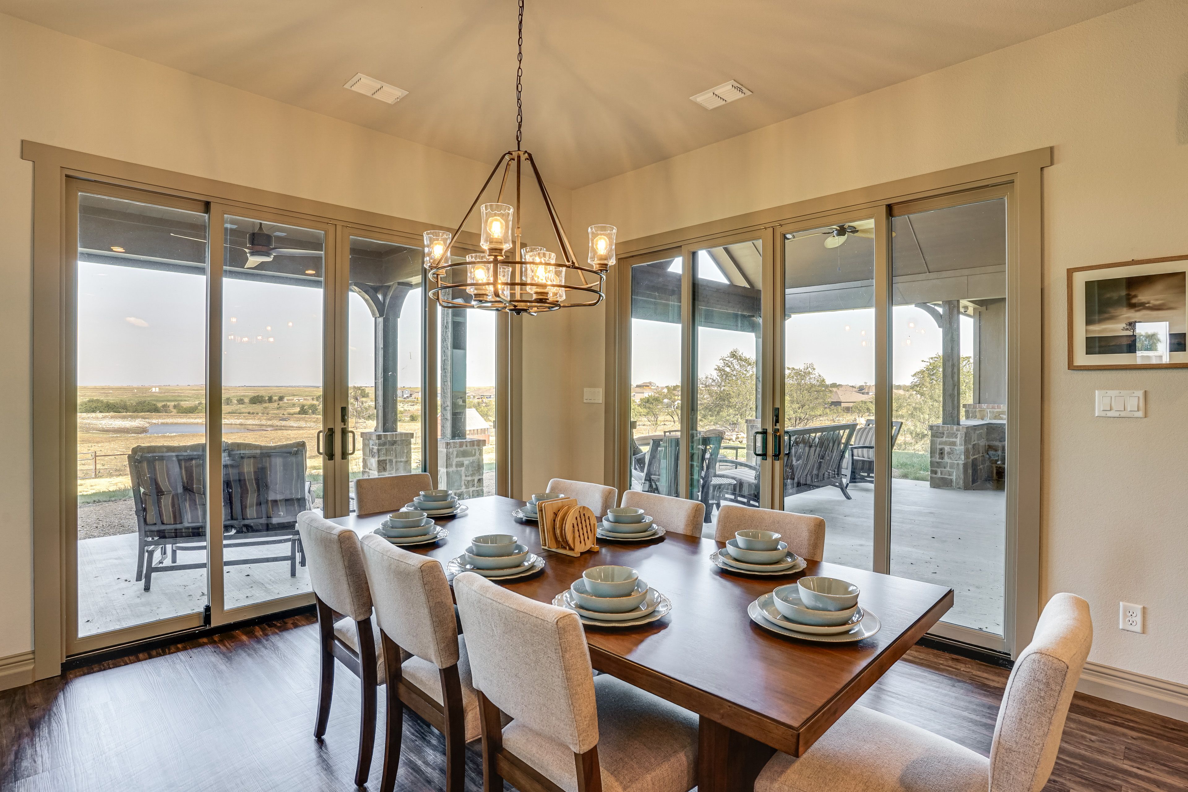Dining Area | Dishware/Flatware Provided | 1st Floor