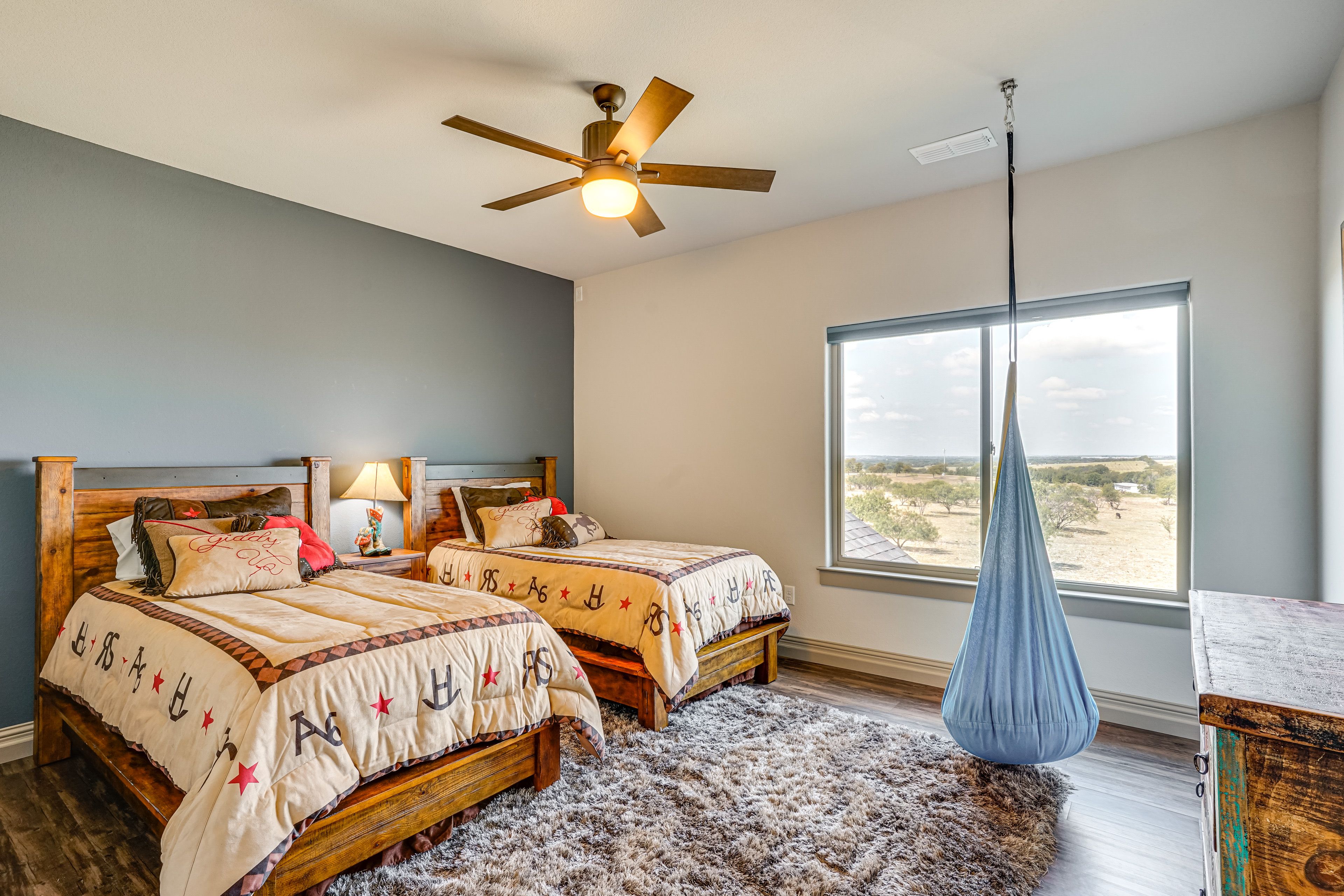Bedroom 2 | 2 Twin Beds | Smart TV | 2nd Floor