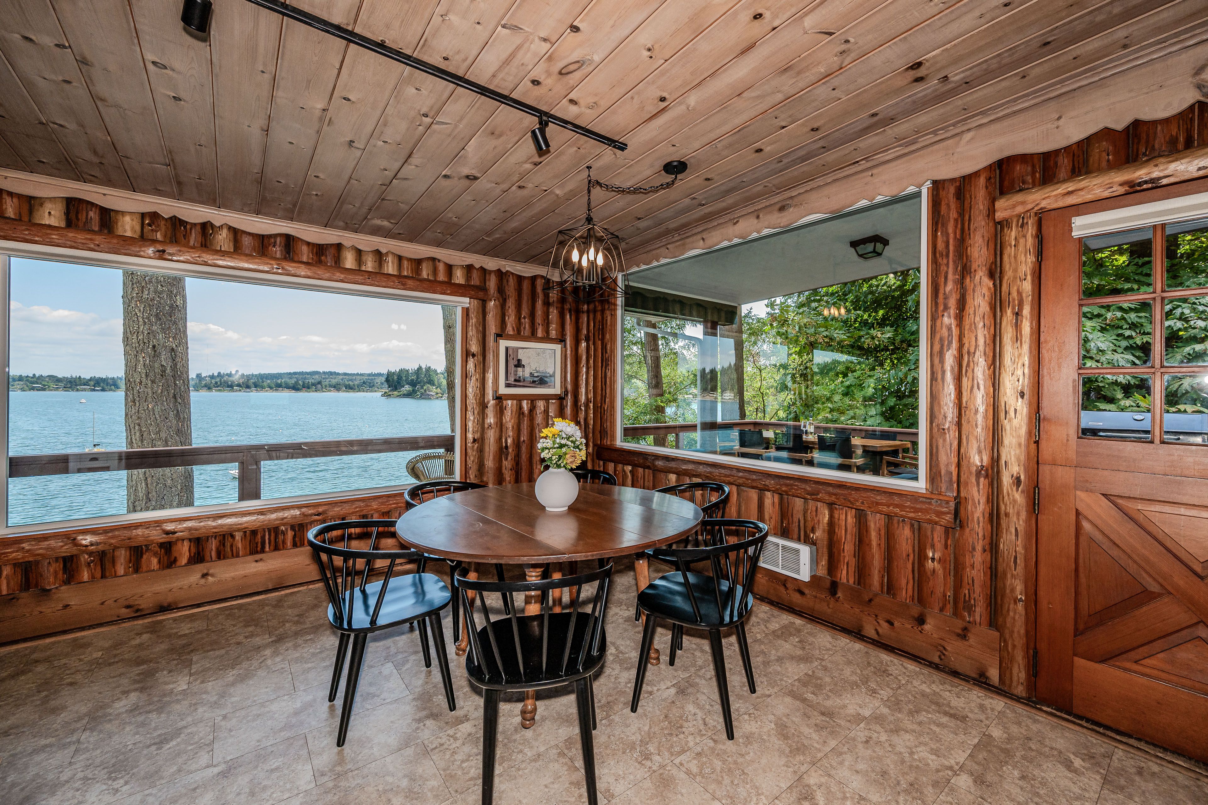 Dining Area | Dishware & Flatware Provided | Main Floor