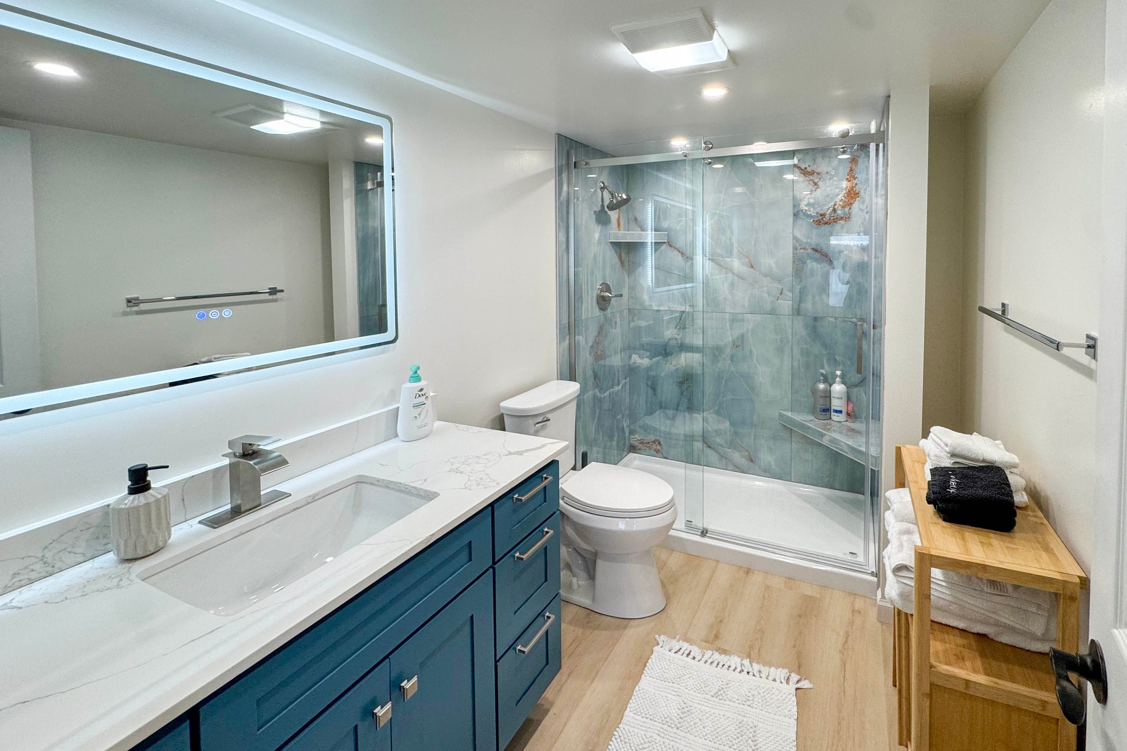 Full Bathroom | Towels Provided | Ground Floor