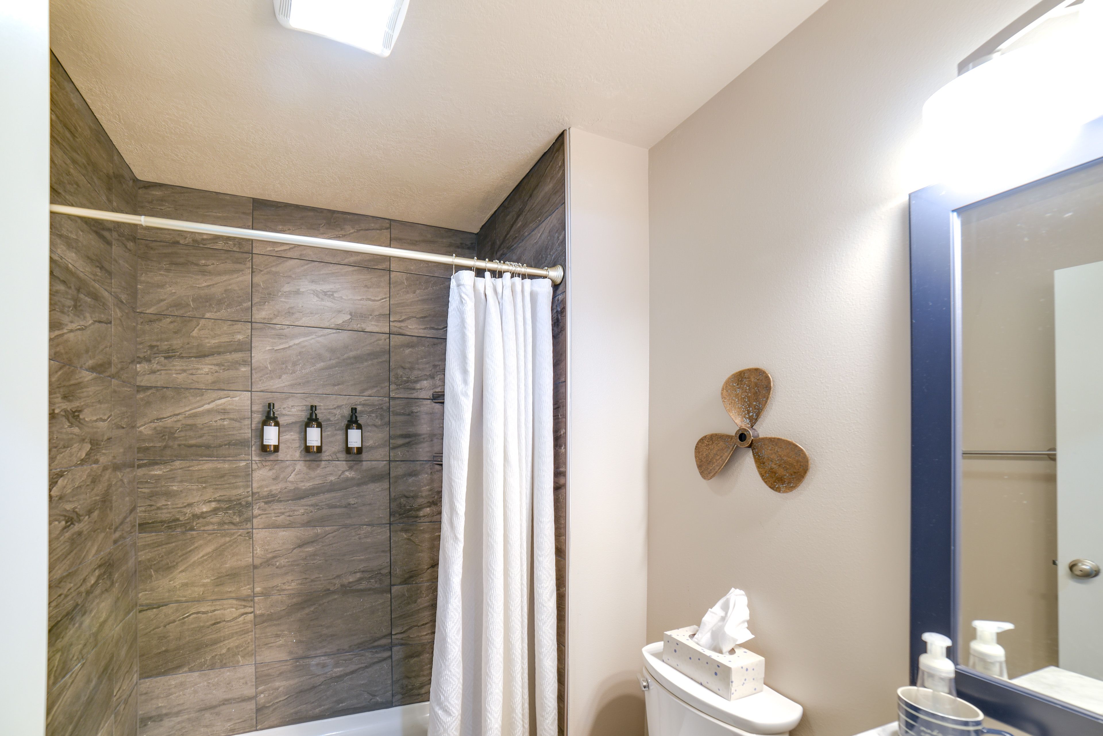 Full Bathroom | 2nd Floor