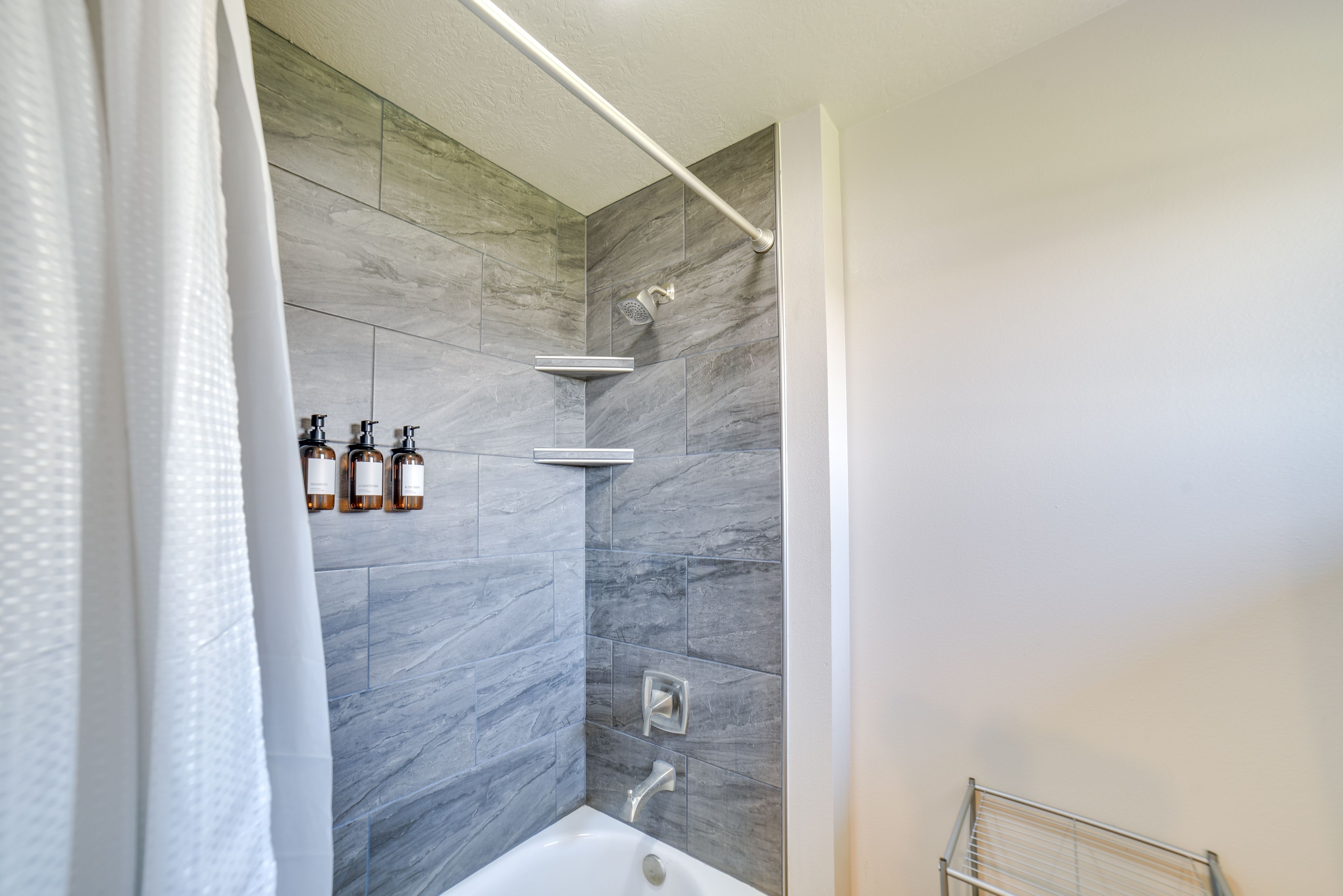 Full Bathroom | 2nd Floor