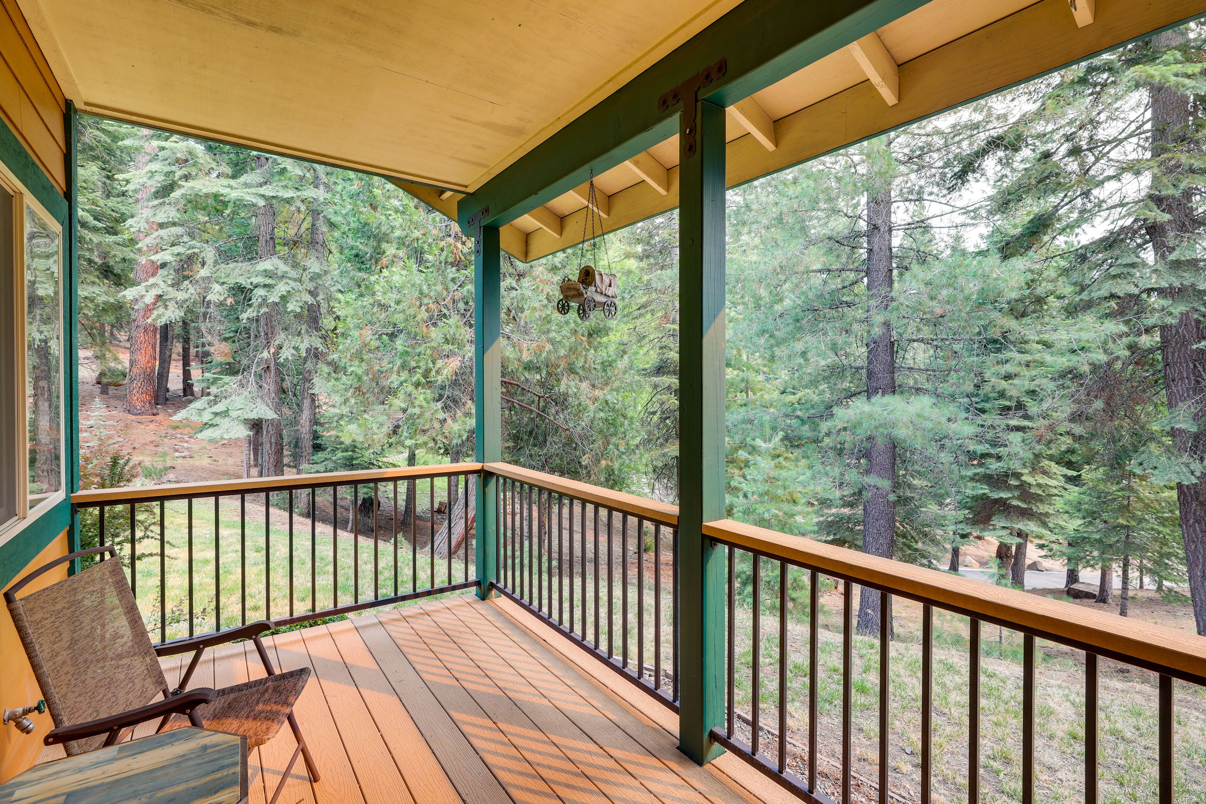 Deck | 2-Story Home