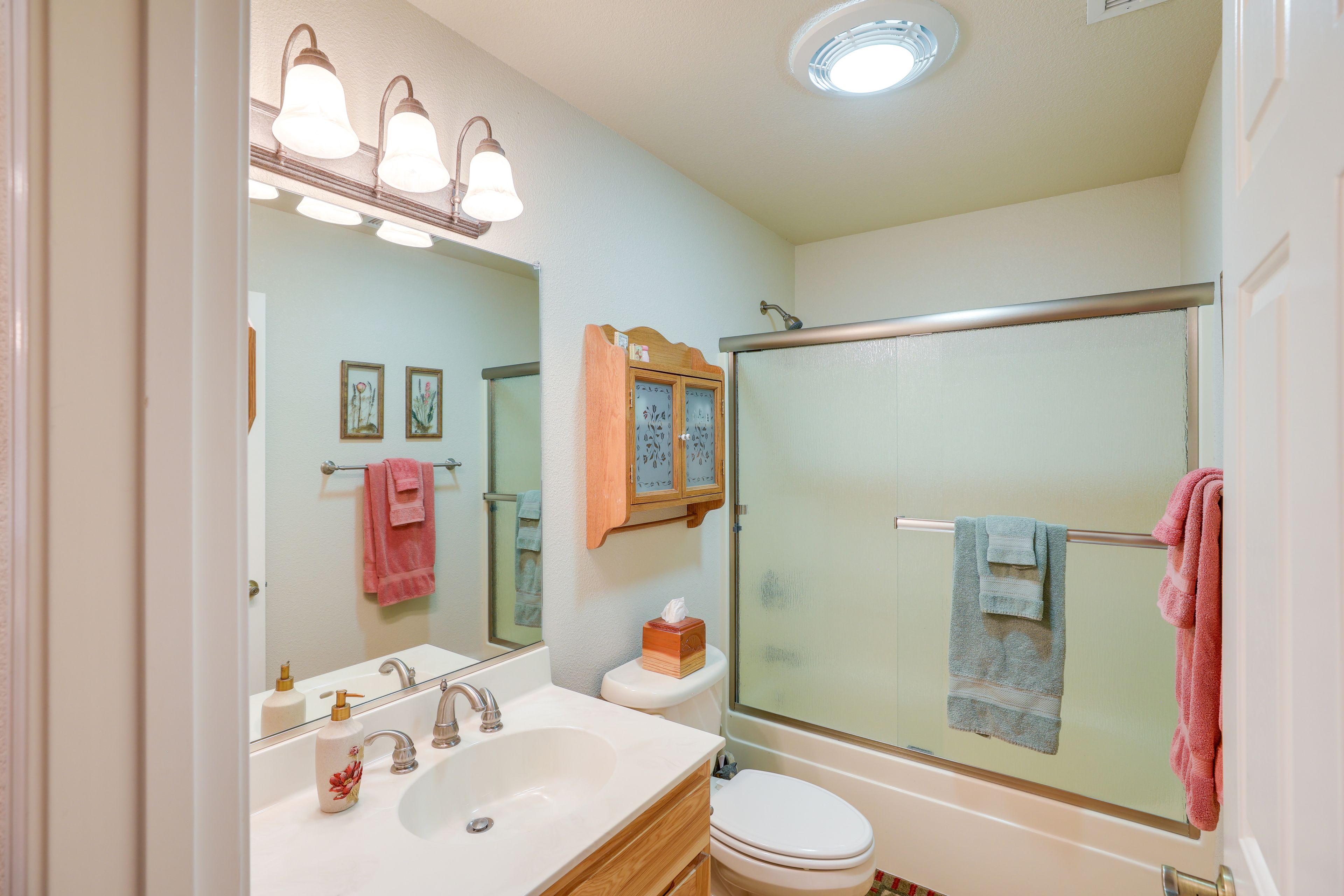 Full Bathroom | 2nd Floor