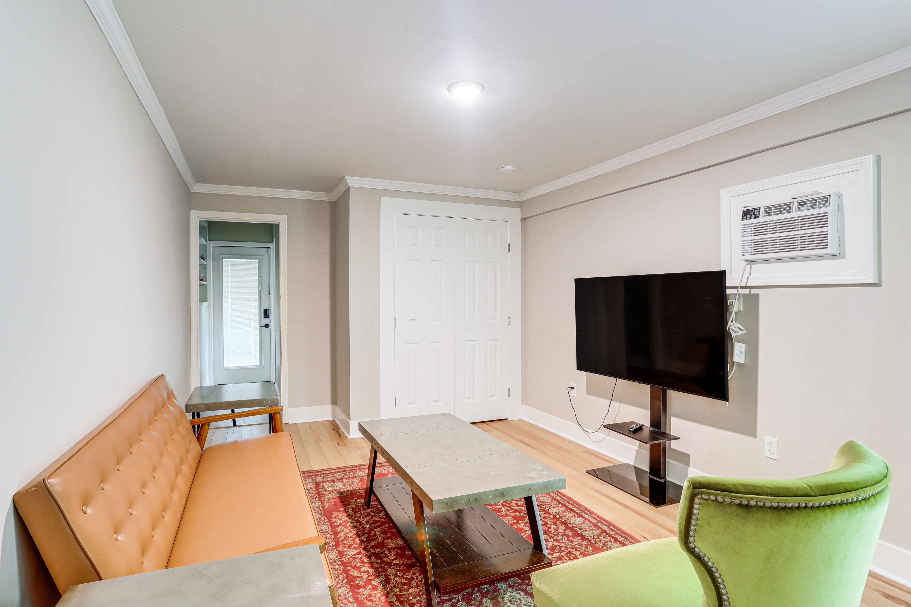 Living Room | Single-Story Home | Smart TV | Free WiFi