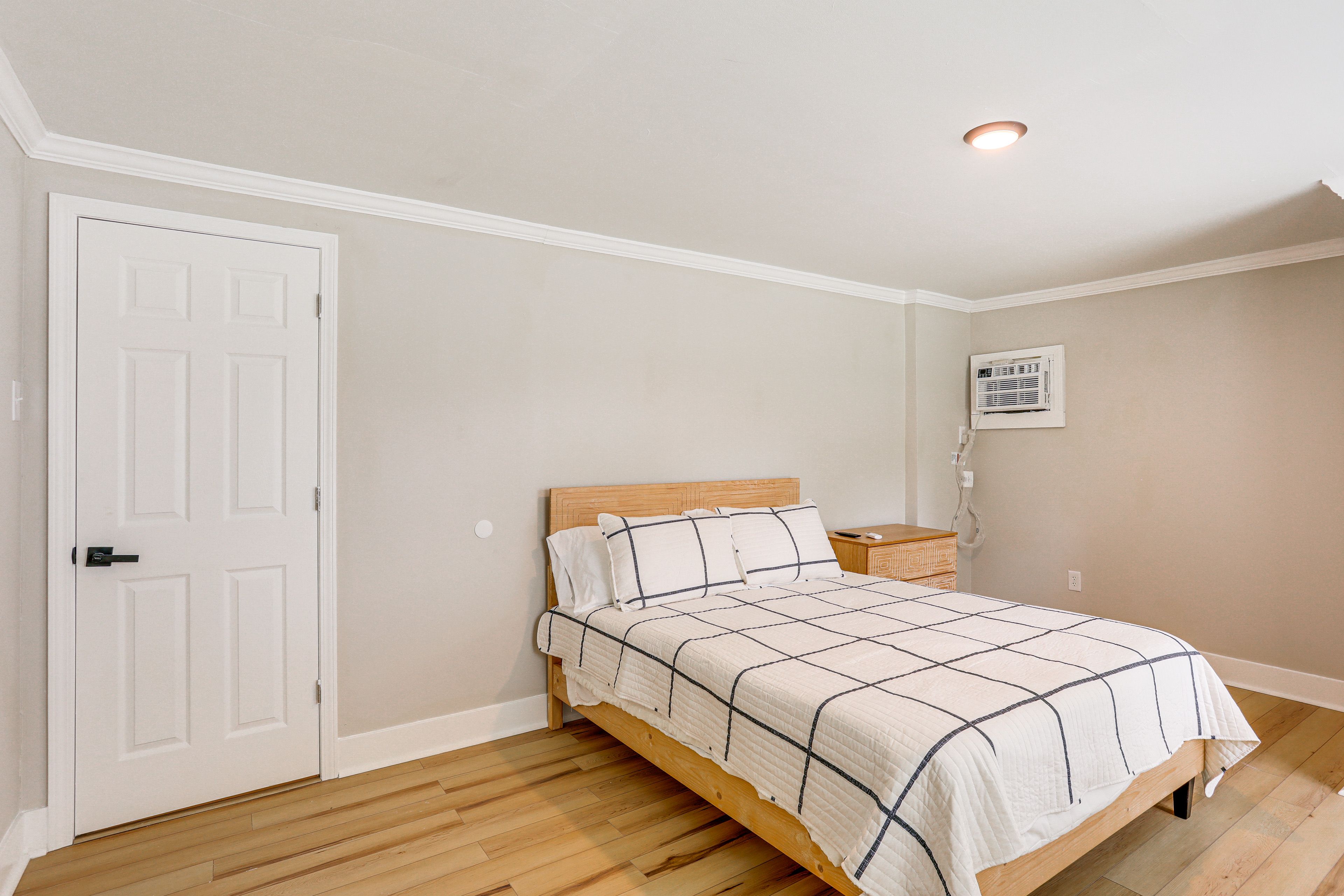 Bedroom 2 | Queen Bed | Smart TV