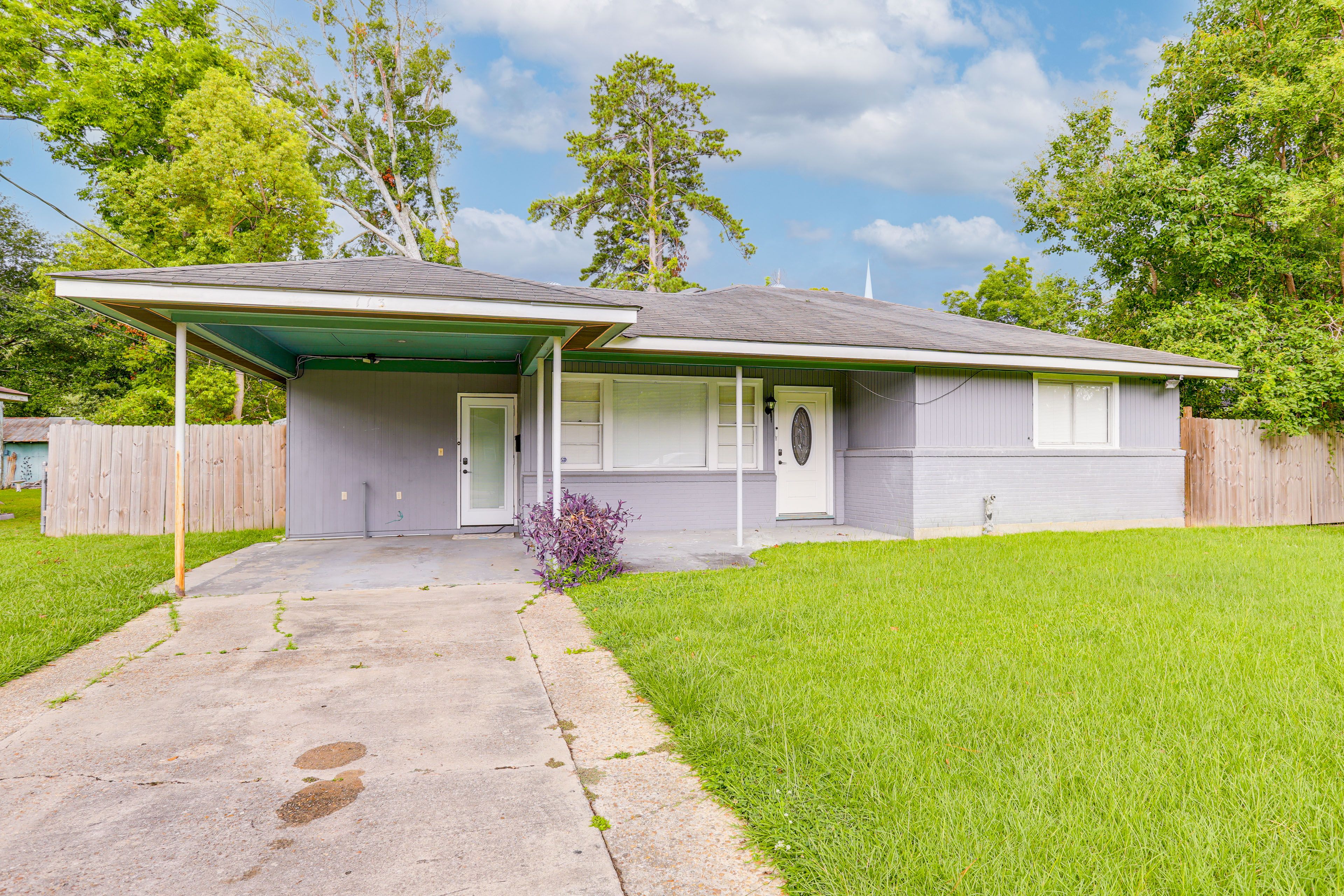 Hammond Vacation Rental | 3BR | 2BA | 1 Step Required | 2,800 Sq Ft