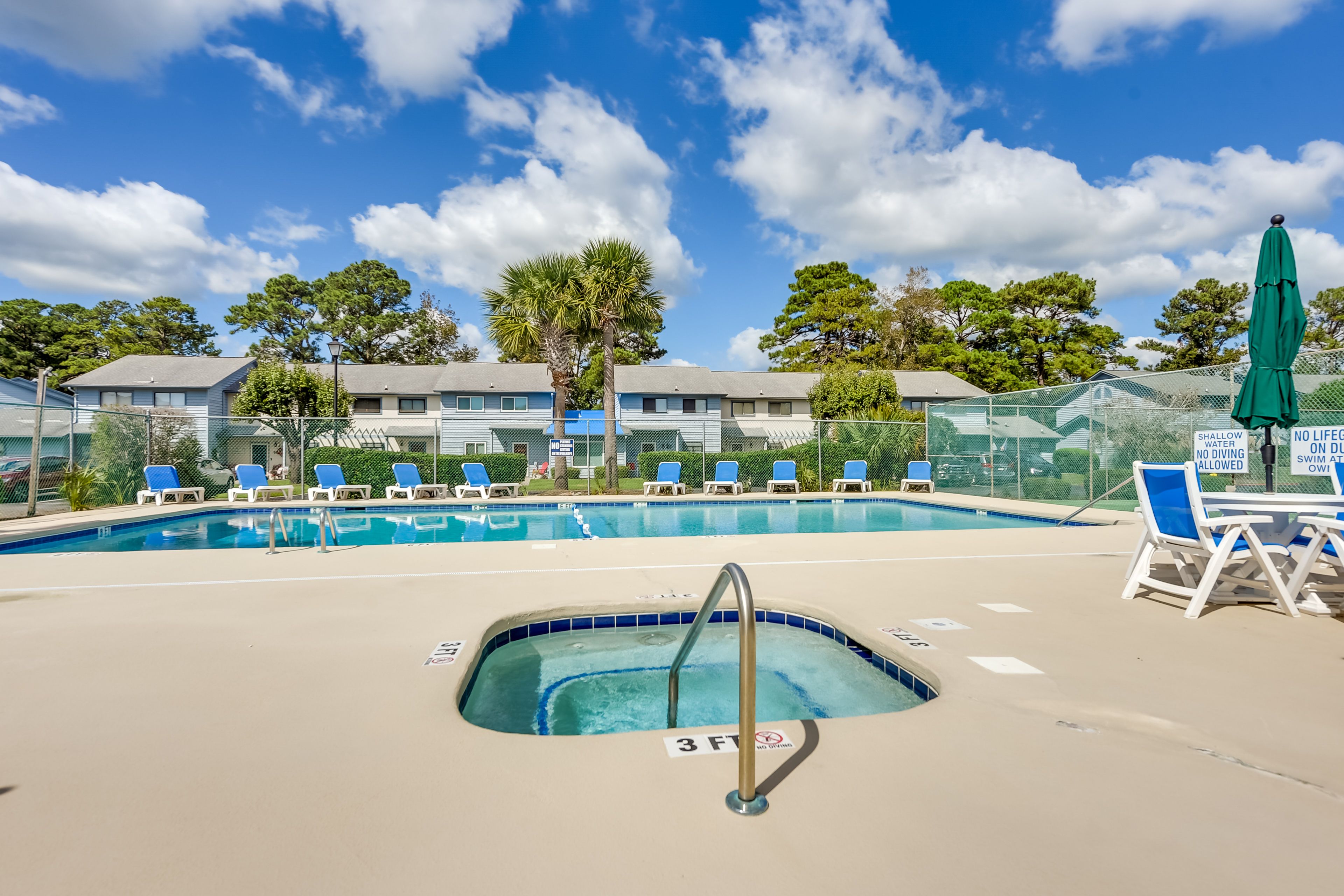 Baytree III | Community Amenities | Outdoor Pool | Hot Tub