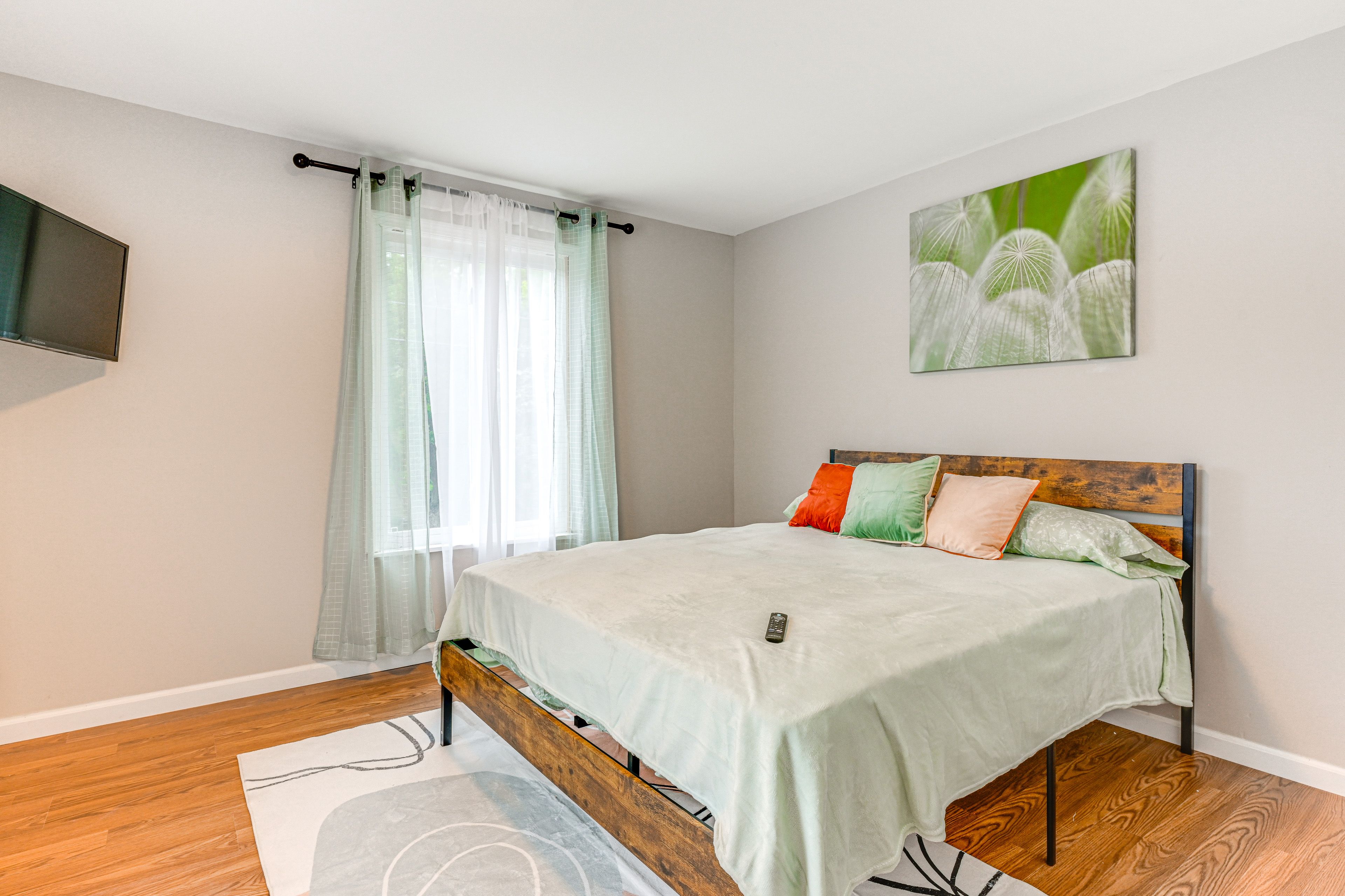 Bedroom 1 | Queen Bed | Smart TV