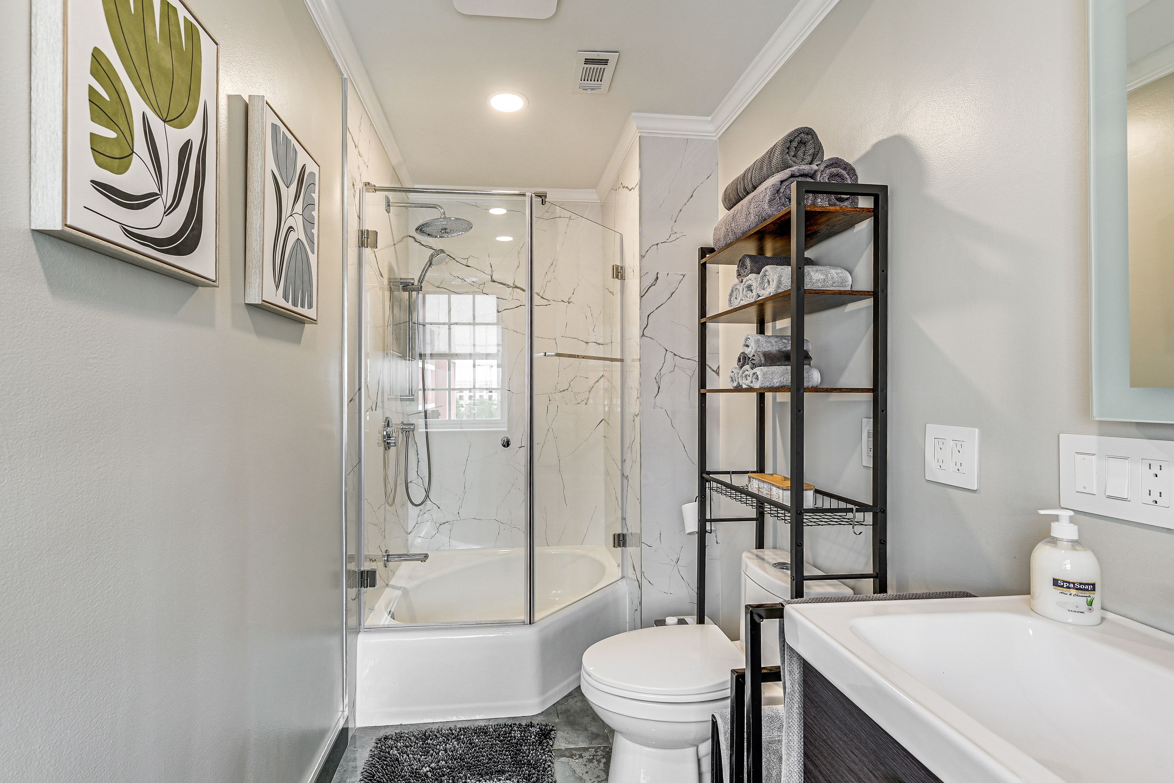 En-Suite Bathroom | Complimentary Toiletries | Double Sinks