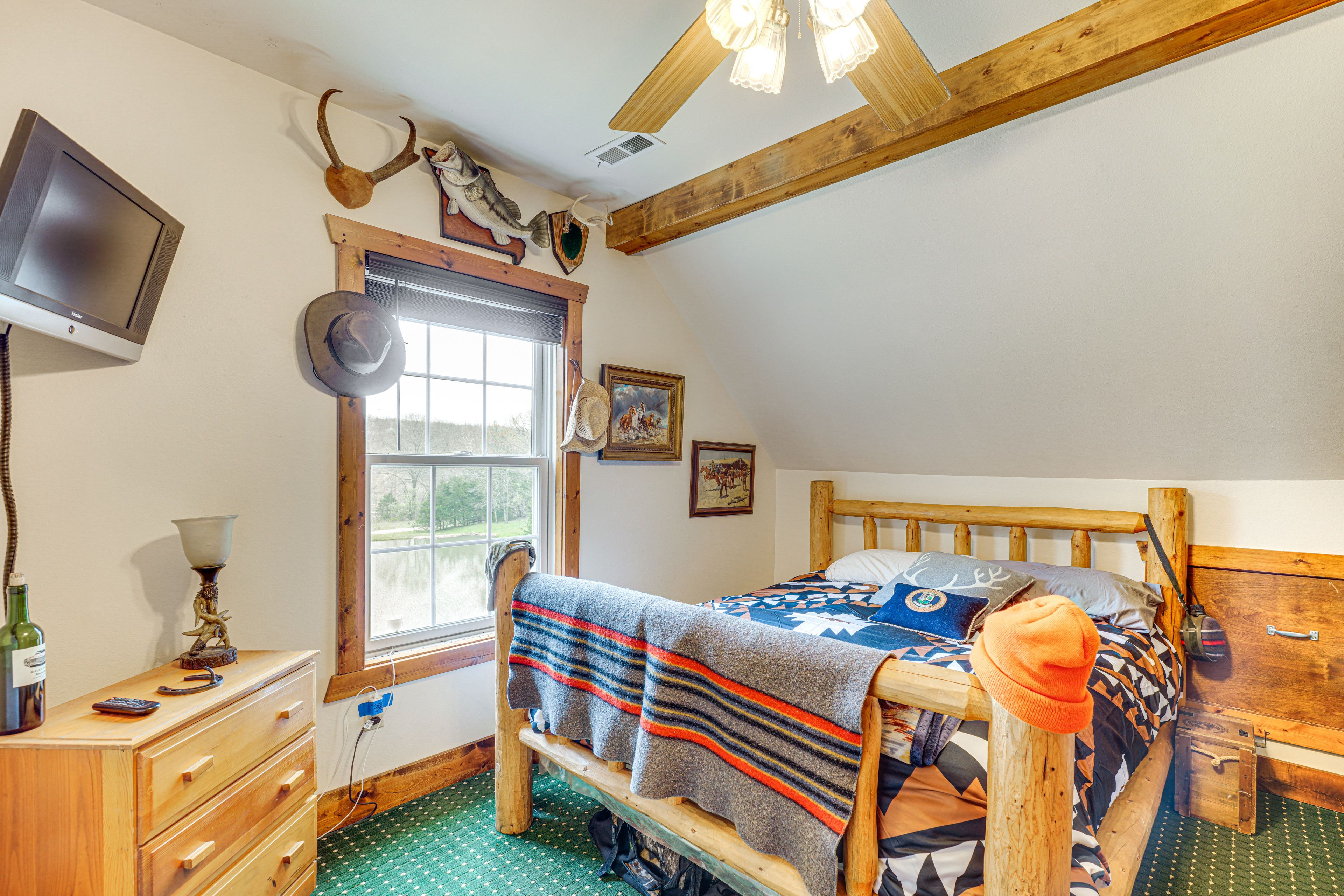 Bedroom 6 | 2nd Floor | Queen Bed | Flat-Screen TV w/ Cable