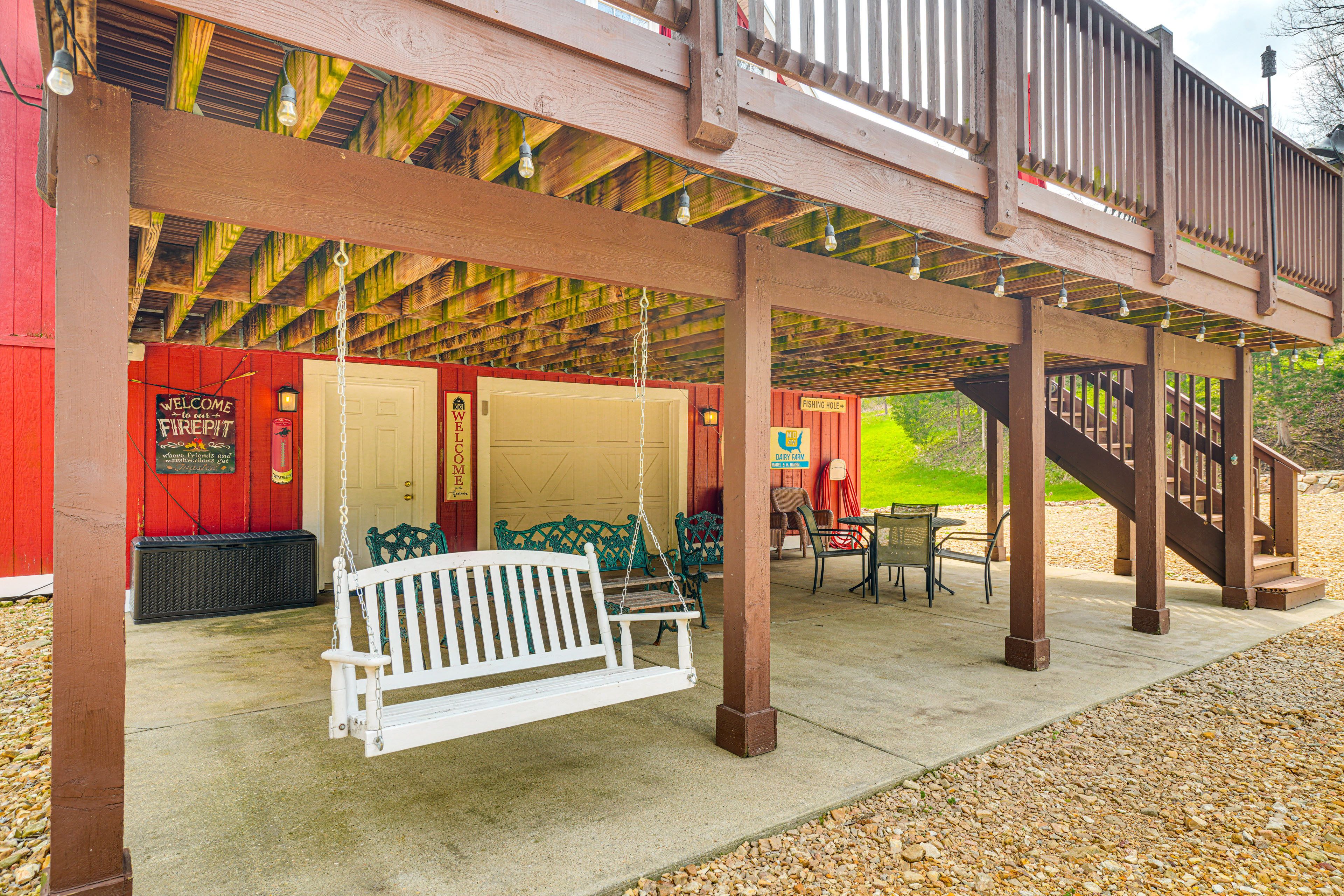 Covered Patio | Ample Seating