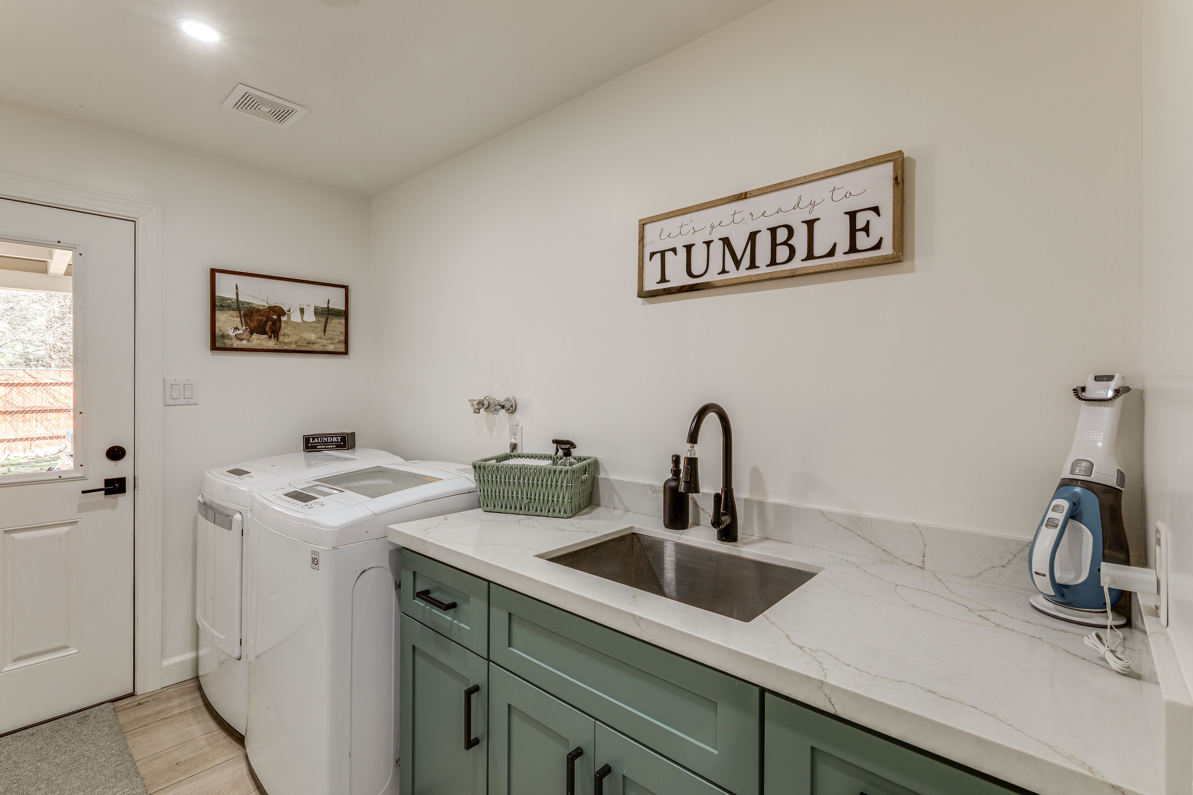 Laundry Room | Washer & Dryer