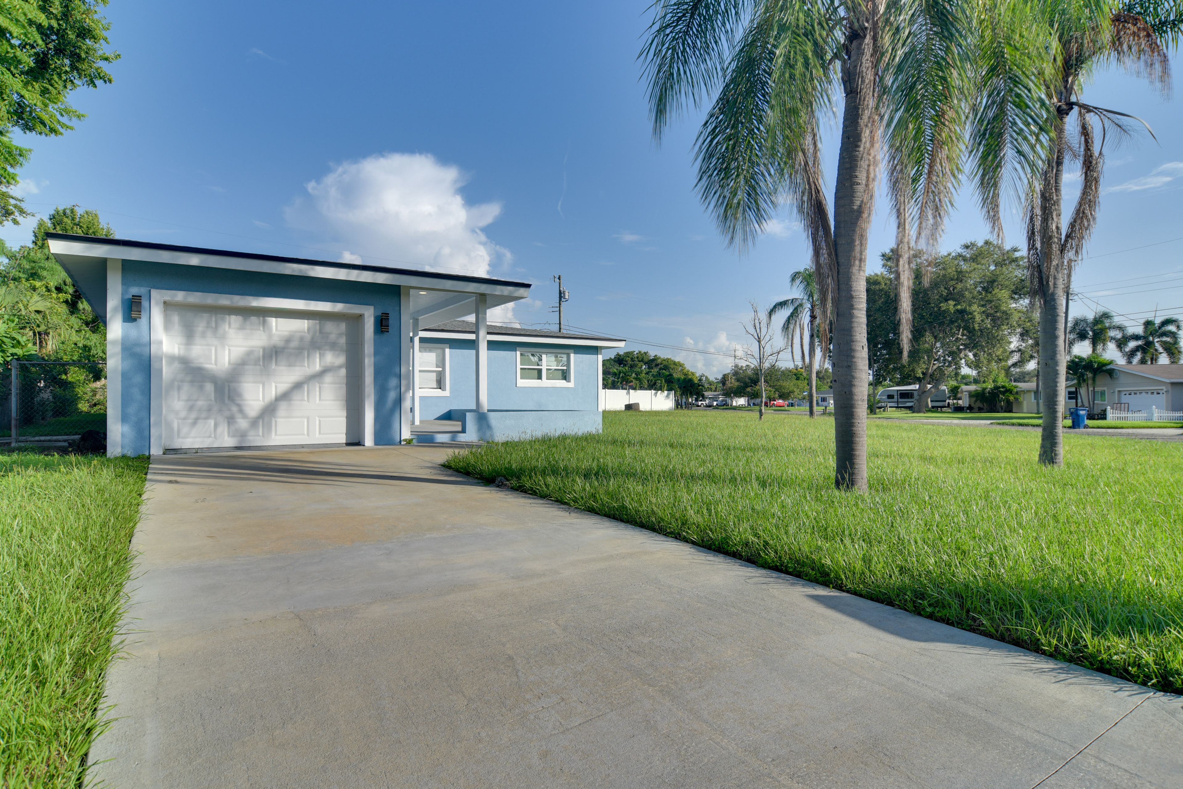 Parking | Garage (1 Vehicle) | Driveway (1 Vehicle) | Free Street Parking