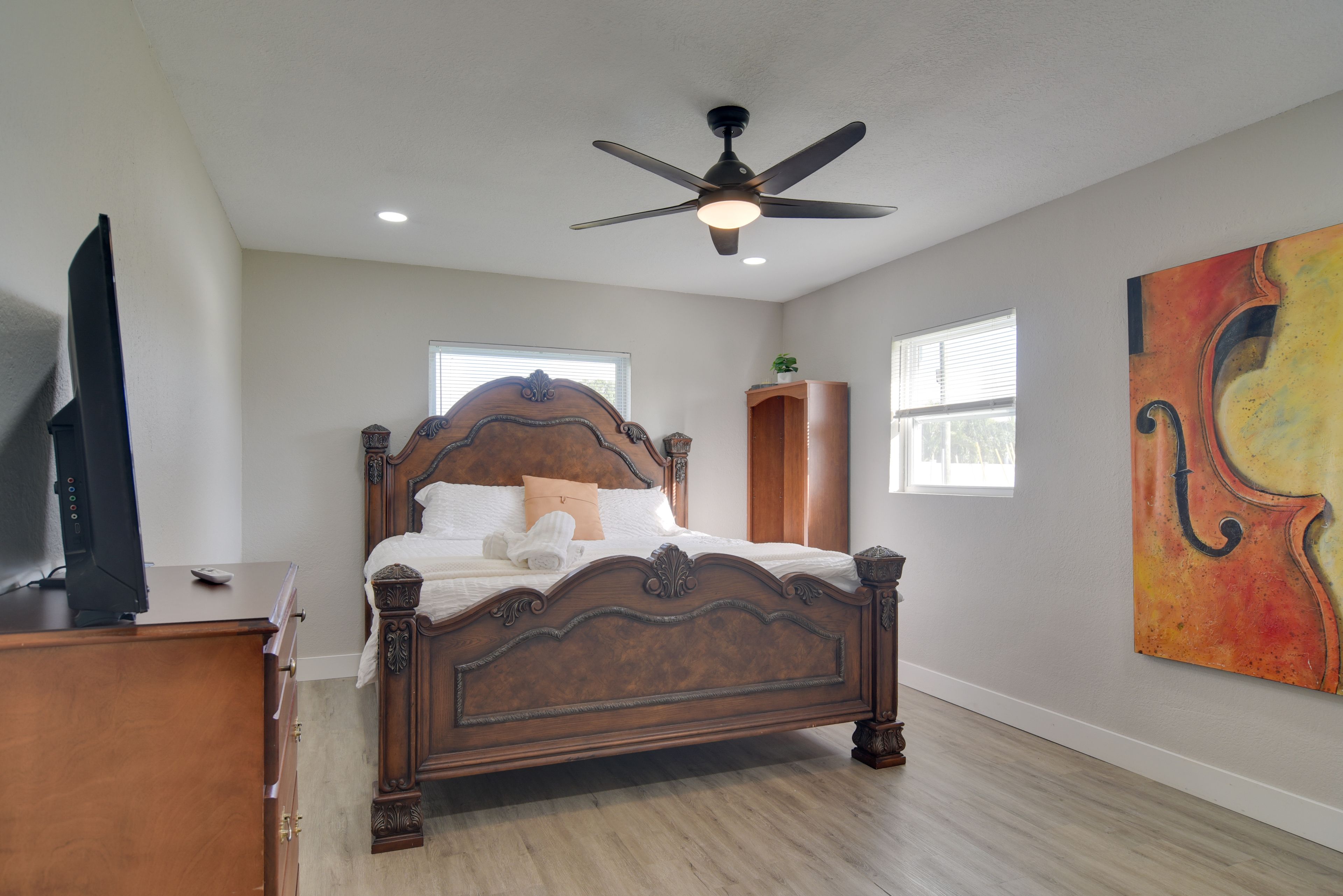 Bedroom 1 | King Bed
